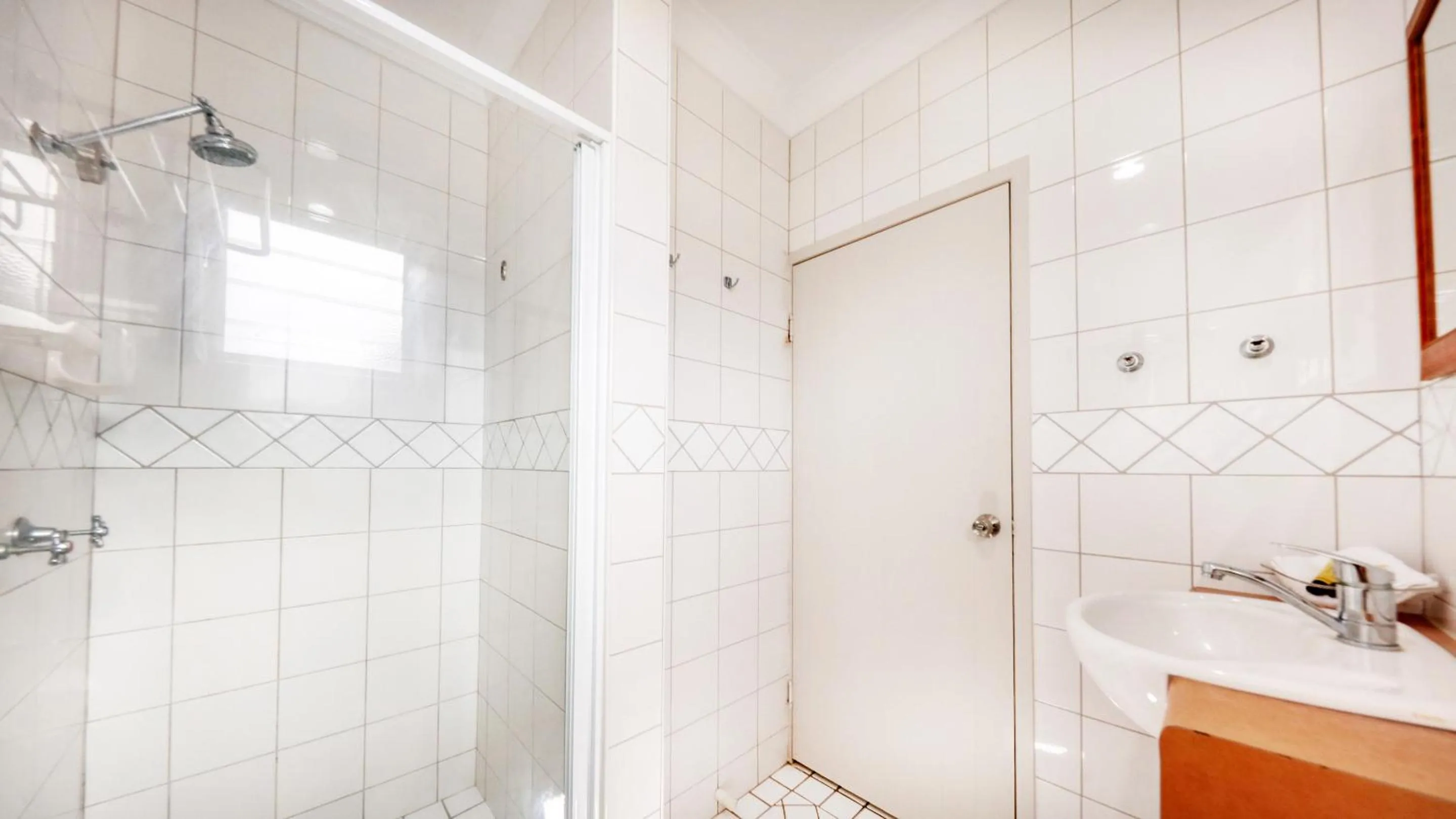 Bathroom in Mackay Rose Motel