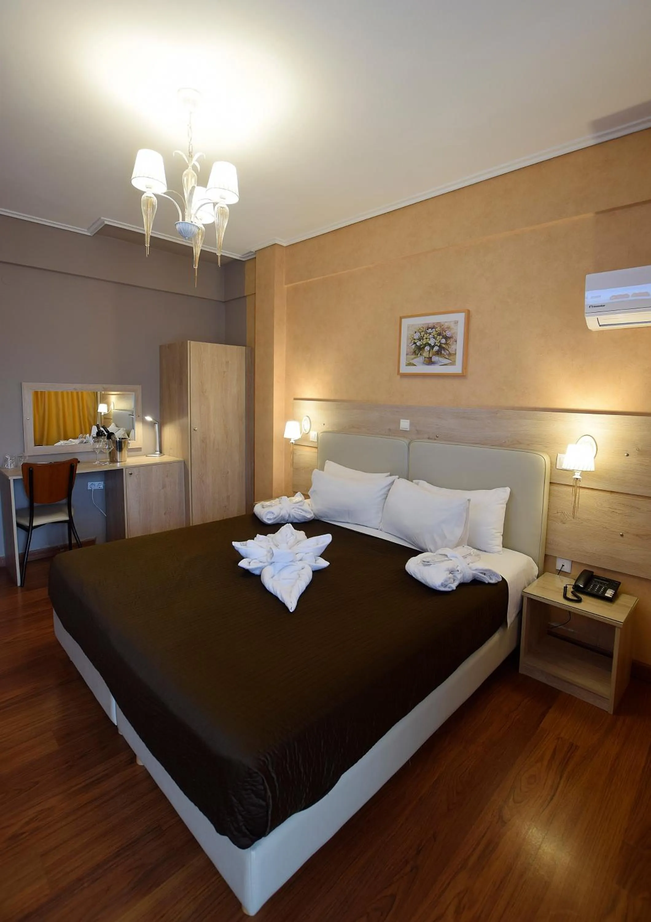 Bedroom, Bed in John's Hotel