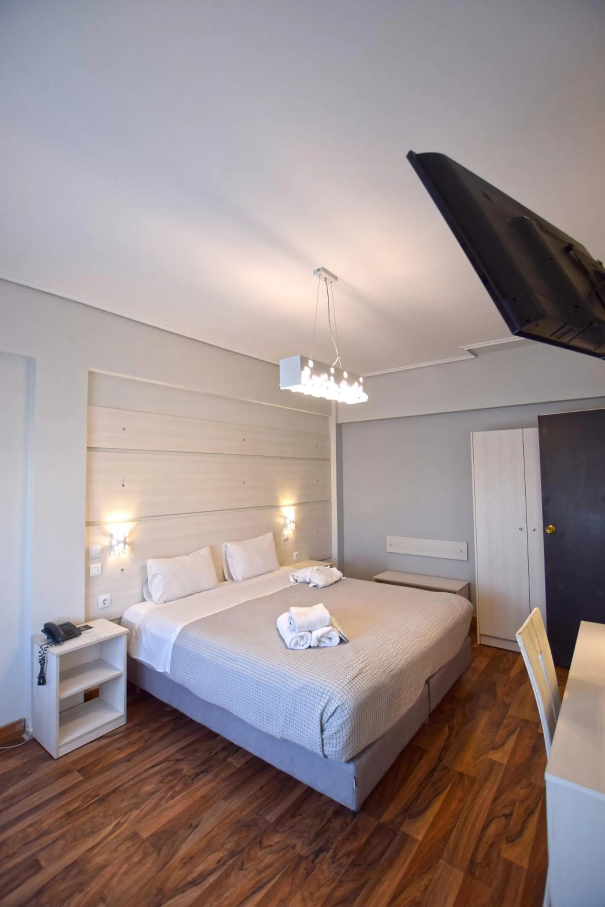 Bedroom, Bed in John's Hotel