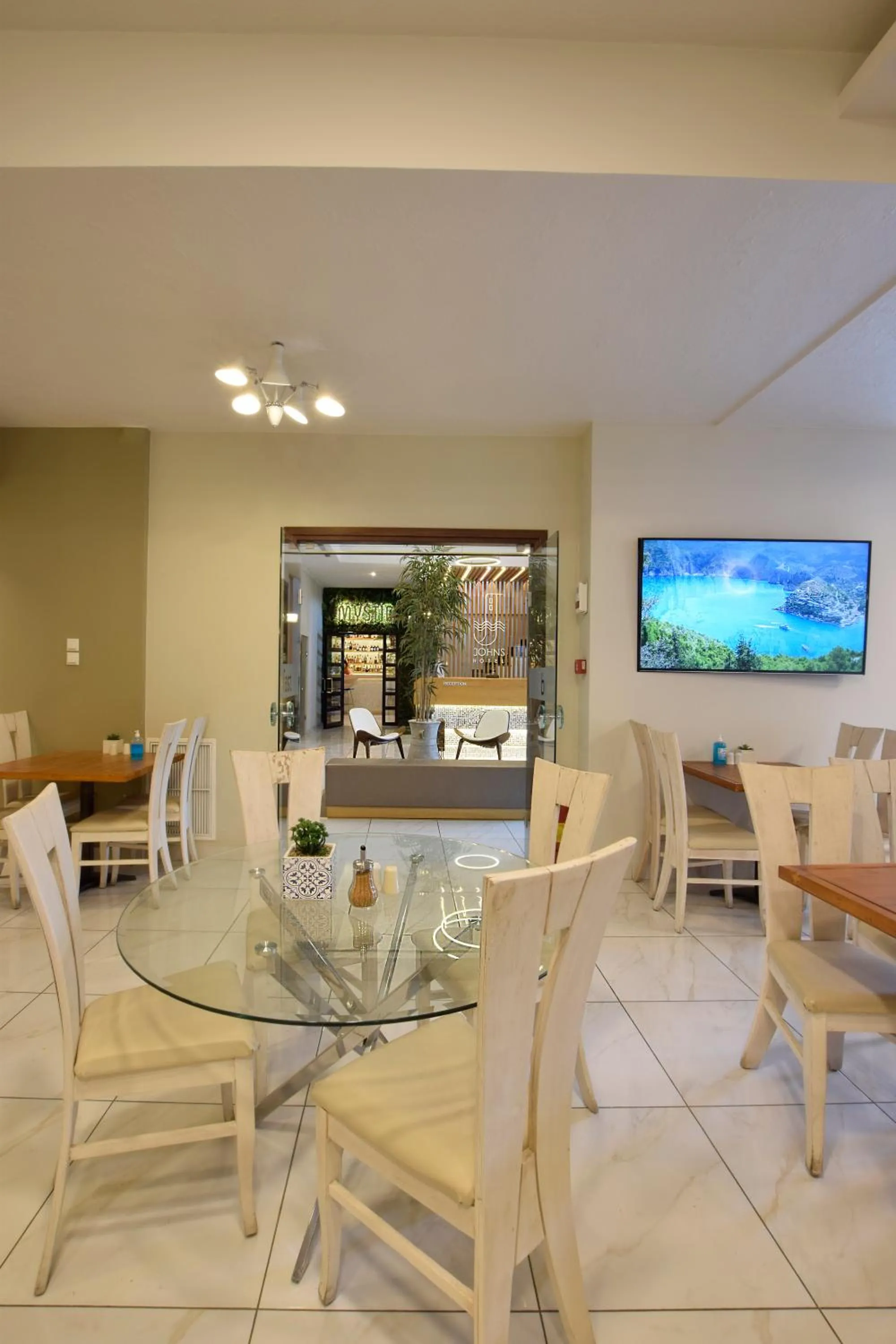 Breakfast in John's Hotel