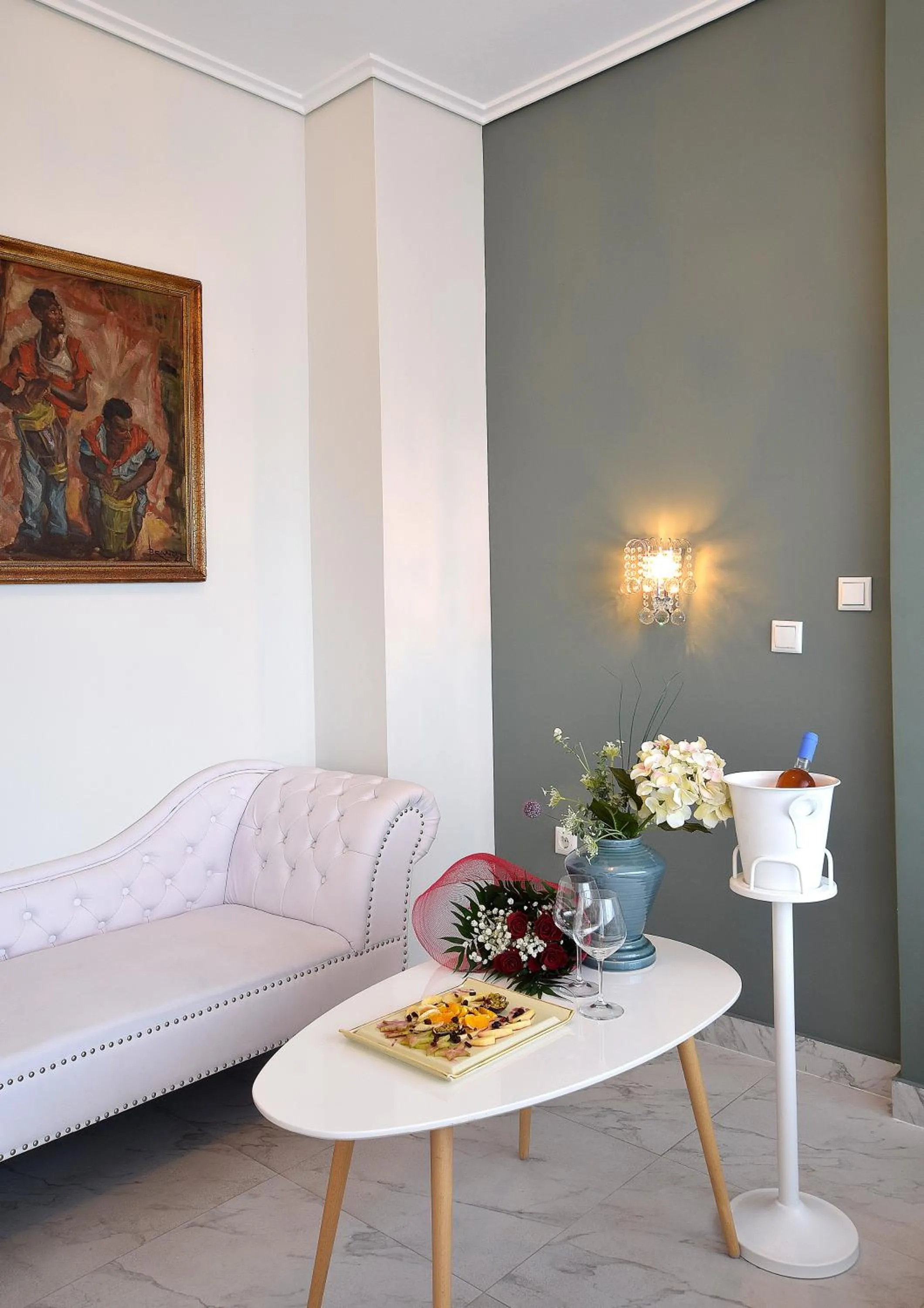 Living room in John's Hotel