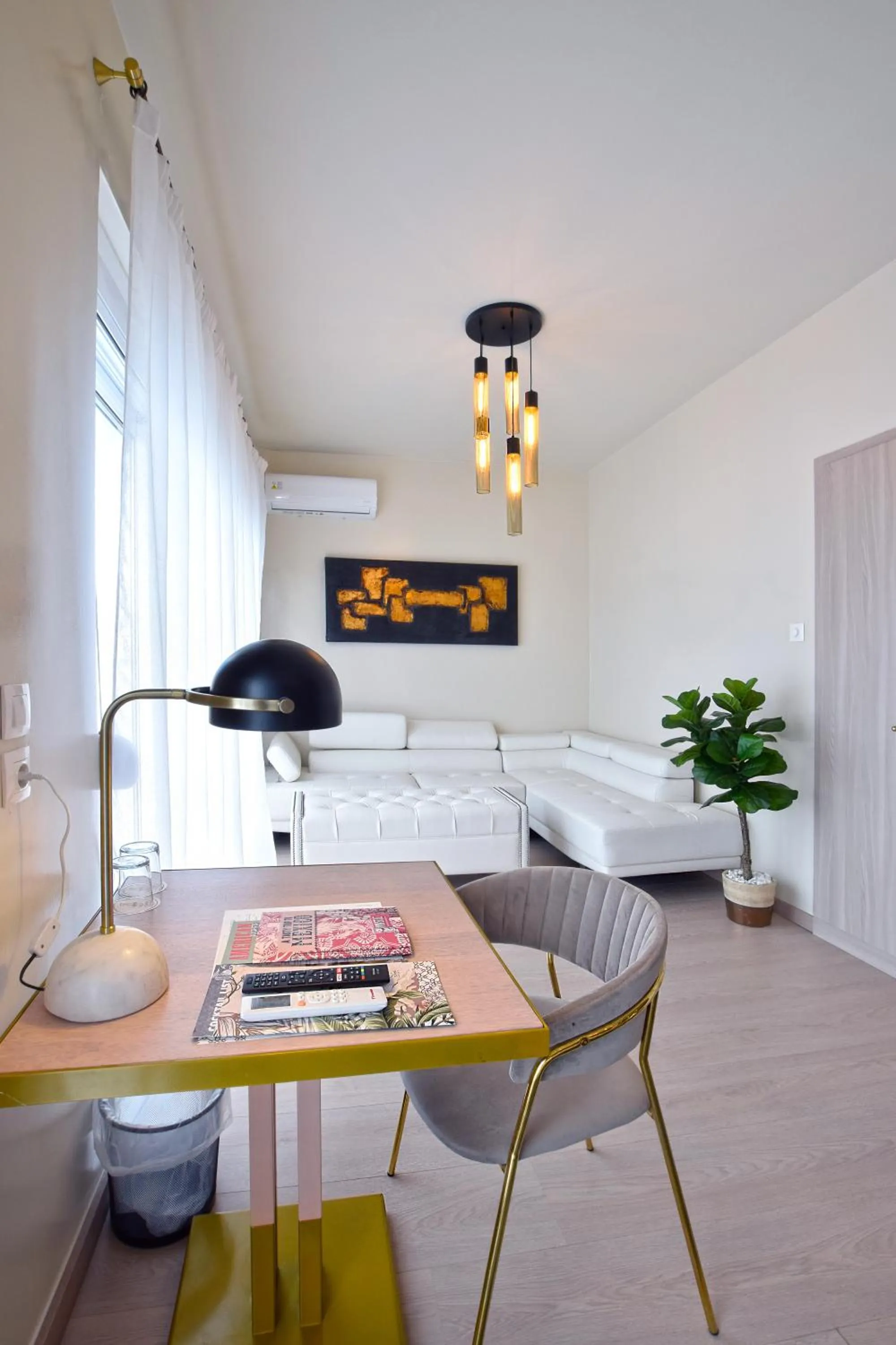 Living room in John's Hotel