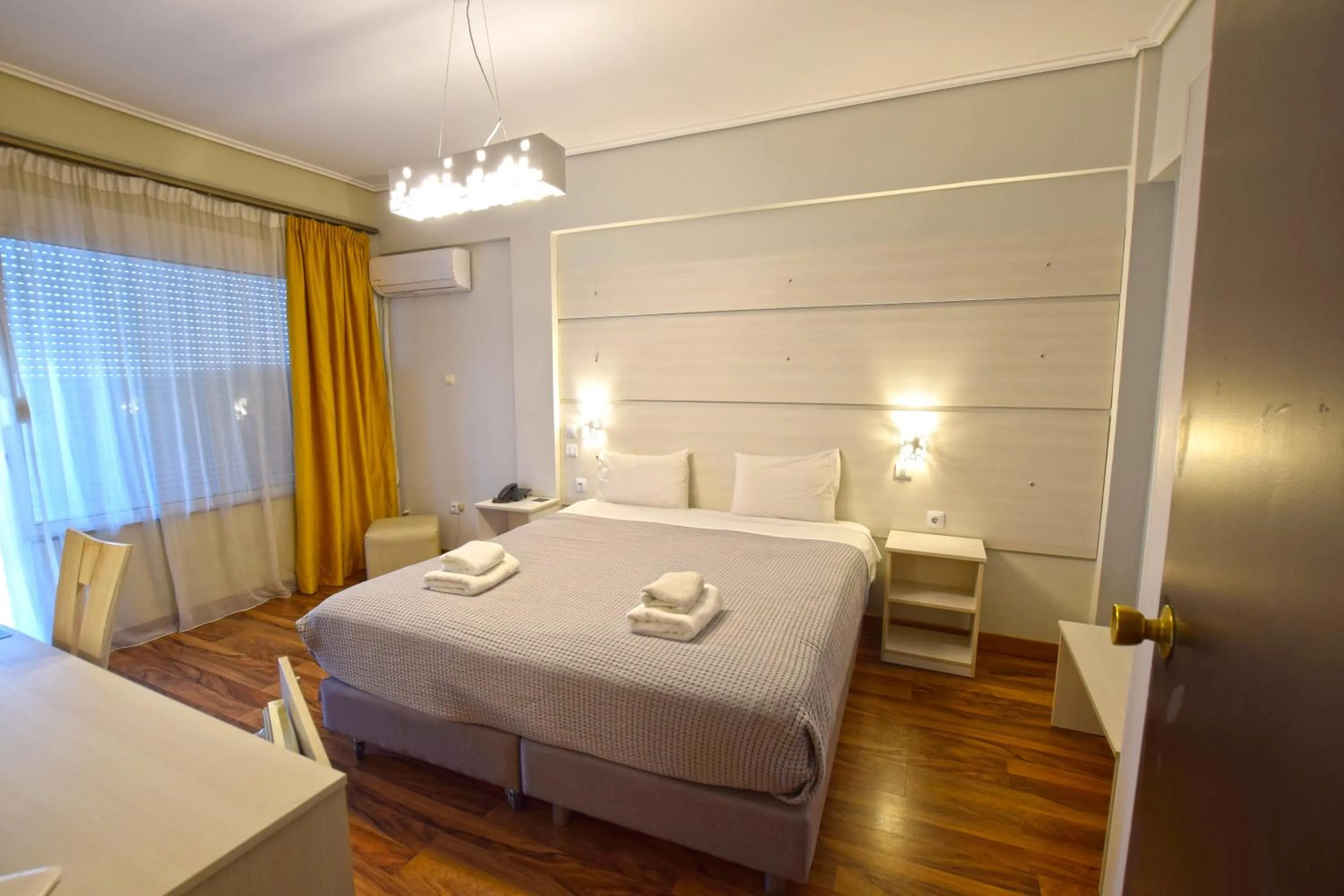 Bedroom, Bed in John's Hotel