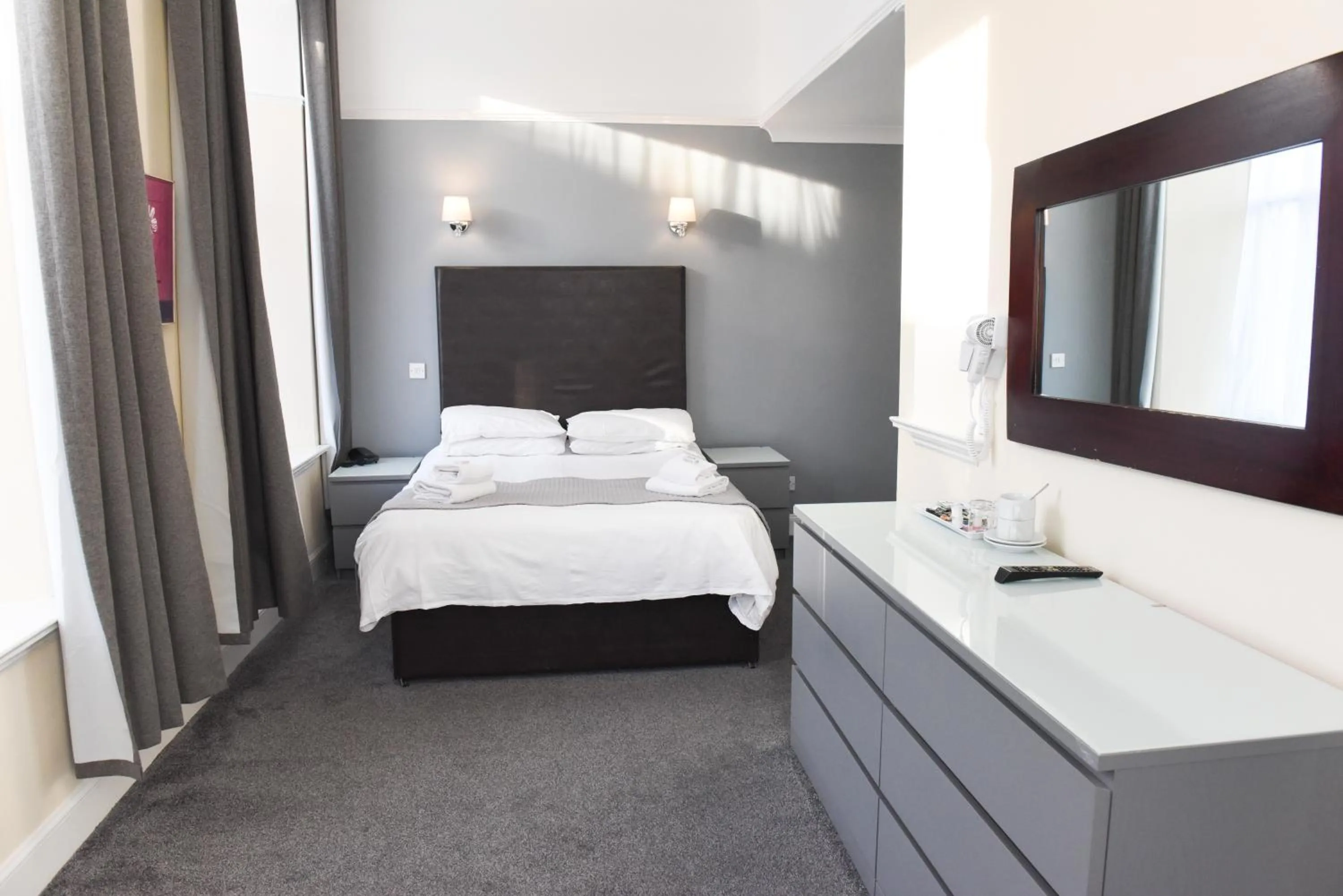 Bedroom, Bed in Sandyford Hotel