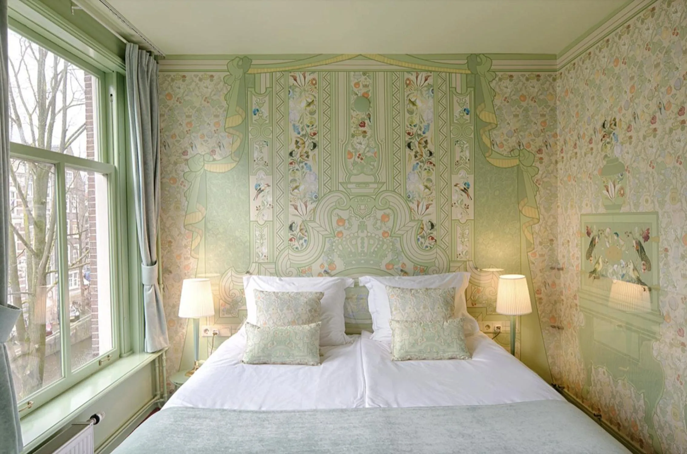 Property building, Bed in 't Hotel