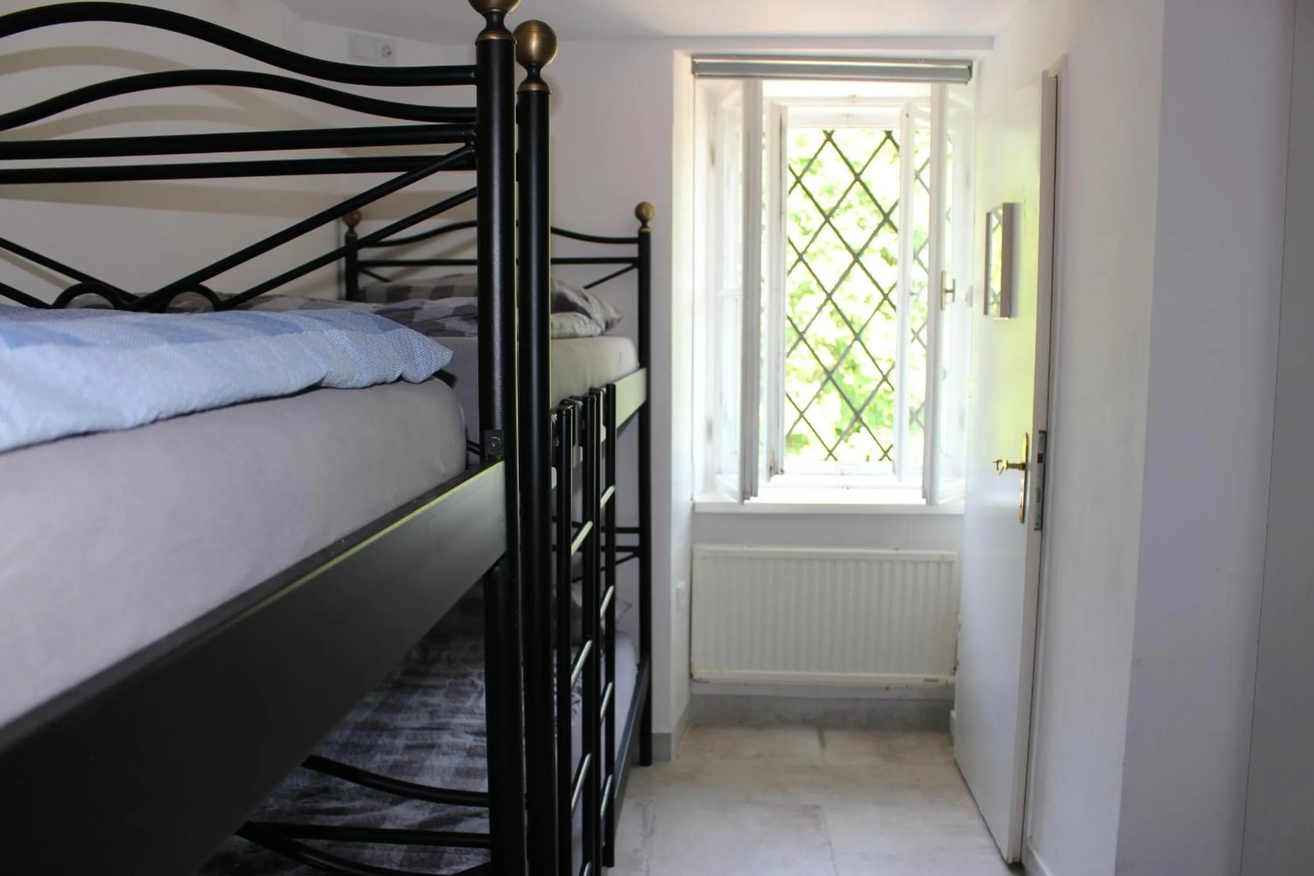 bunk bed, Bed in Stadtalm Naturfreundehaus