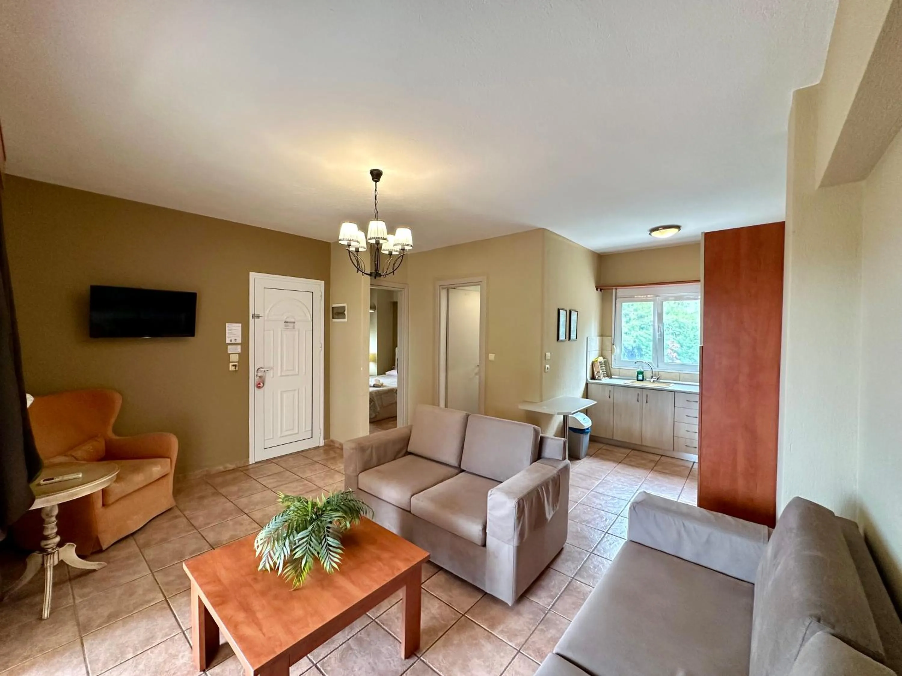 TV and multimedia in Agrili Apartments & Rooms