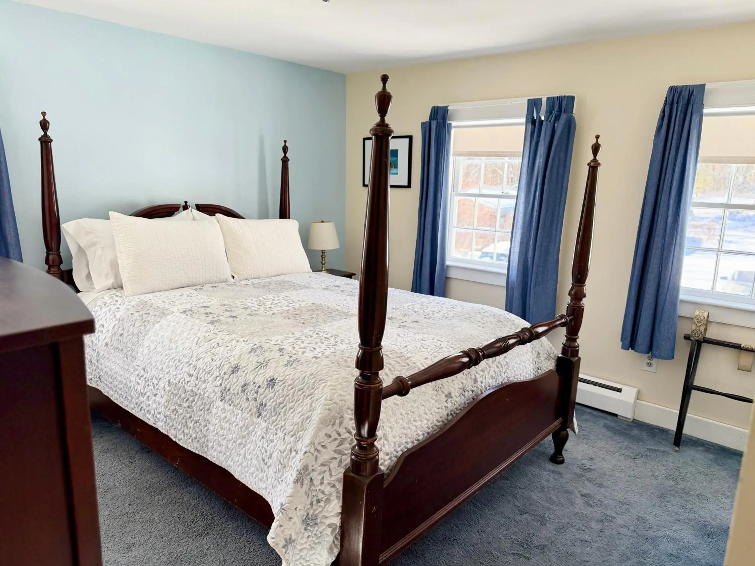 Queen Room in Colonel Spencer Inn Queen Room in Colonel Spencer Inn