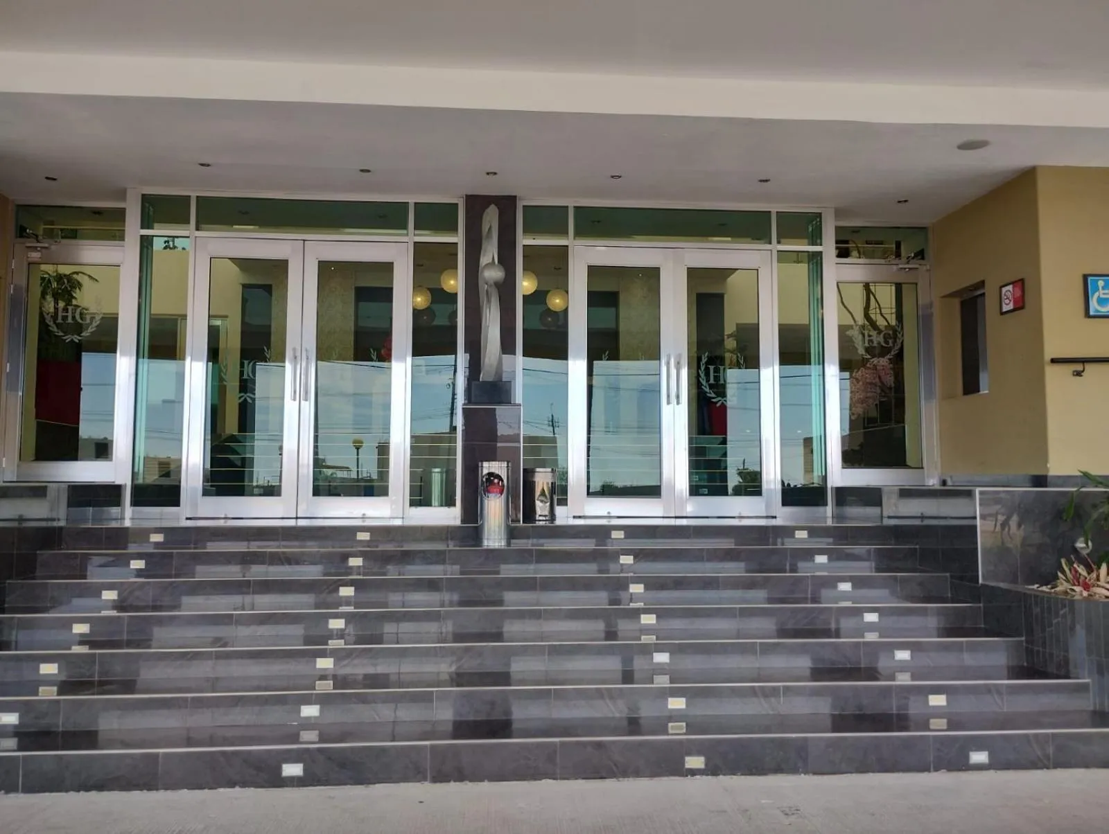 Facade/entrance in Hotel Two Select