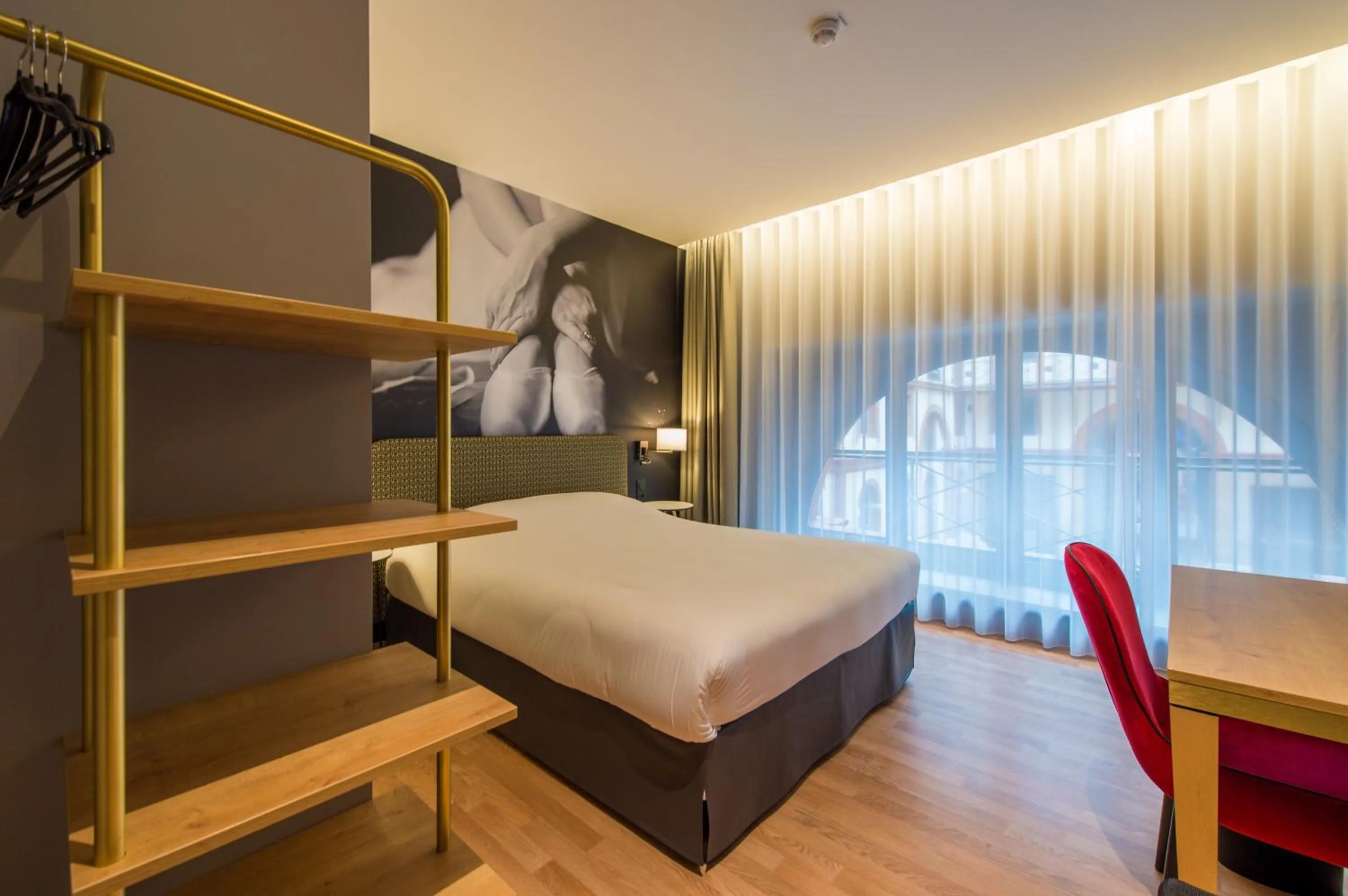 Photo of the whole room, Bed in Ibis Styles Toulouse Capitole