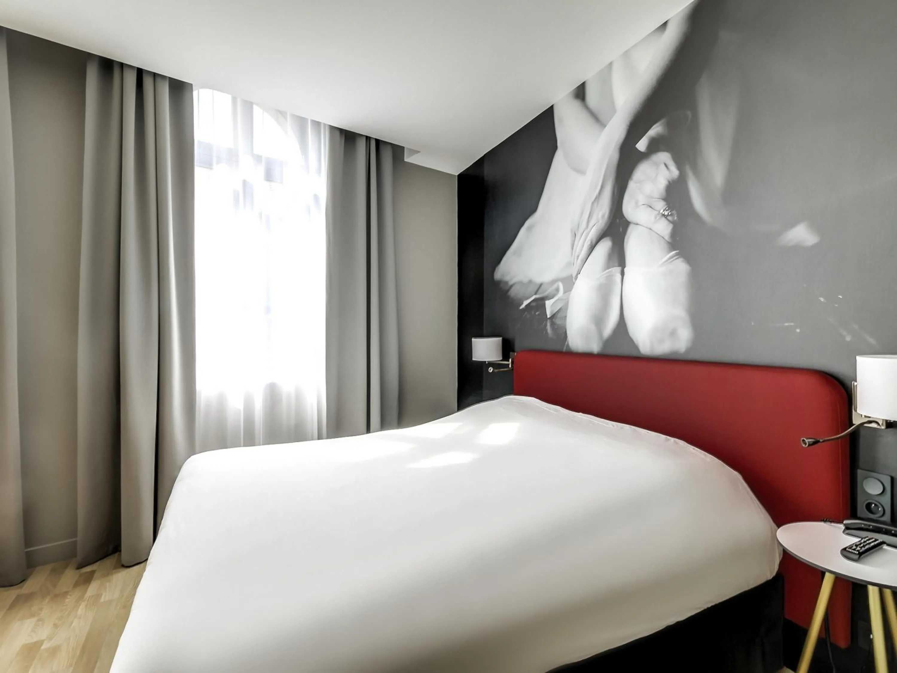 Bedroom, Bed in Ibis Styles Toulouse Capitole
