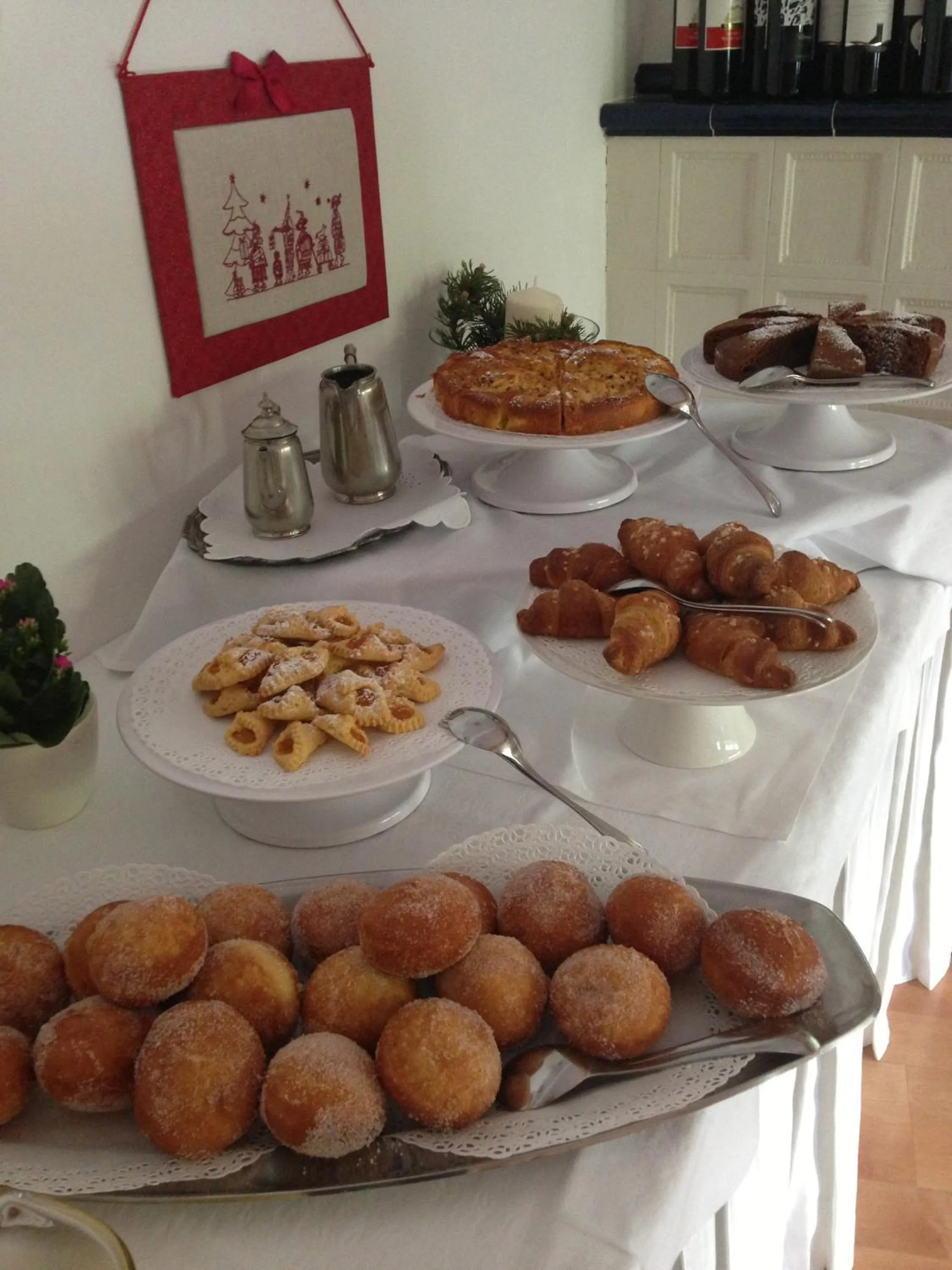 Buffet breakfast in Hotel Meisules