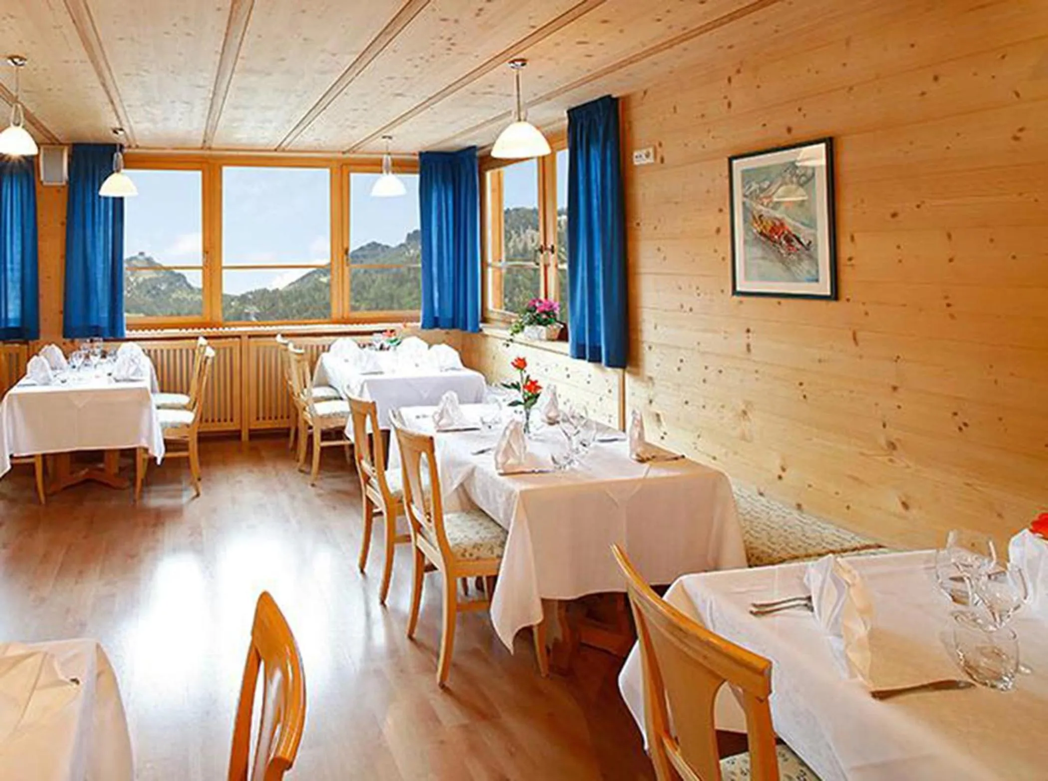 Restaurant/places to eat in Hotel Meisules