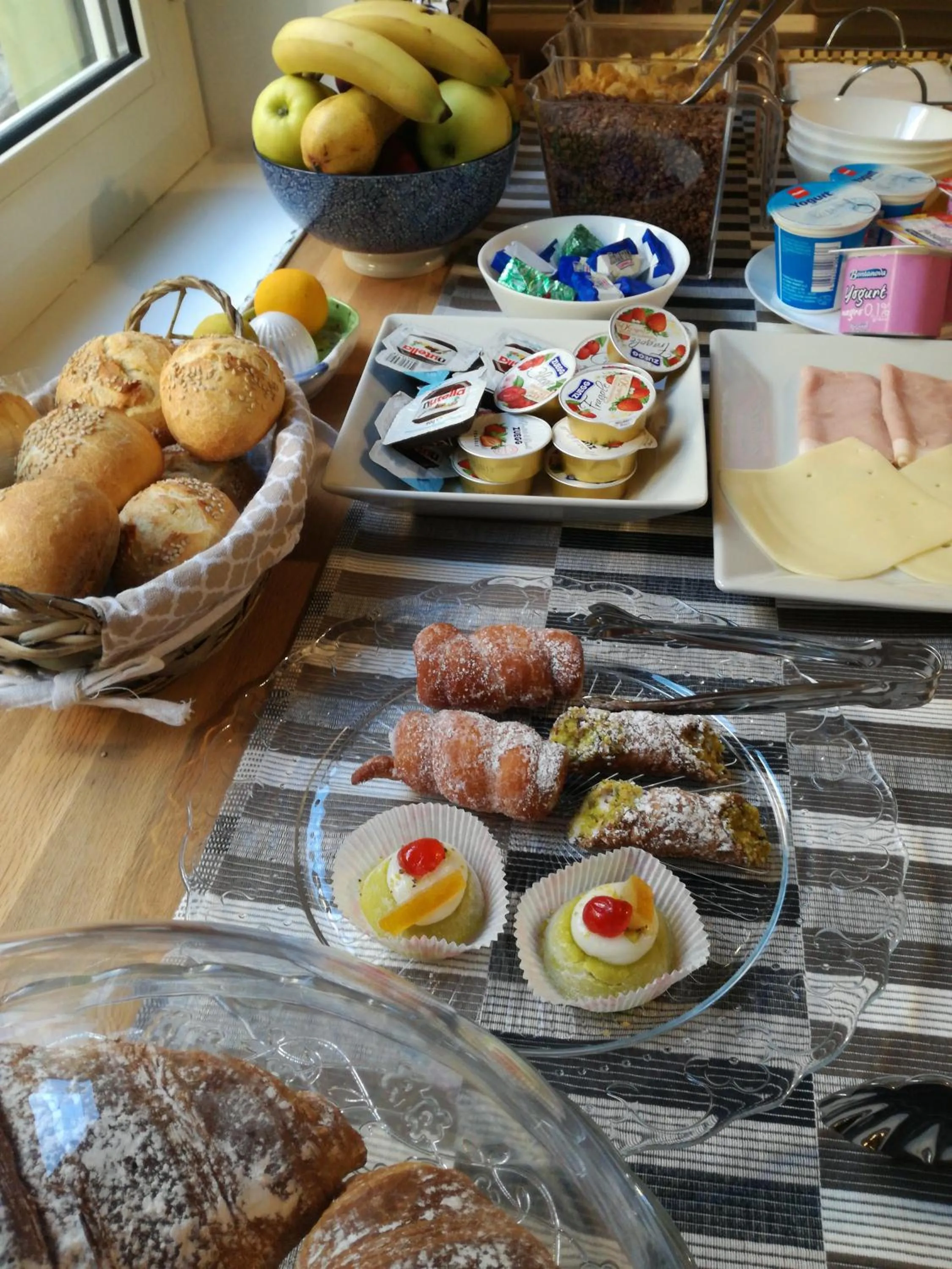 Italian breakfast in L'Alba sui Templi