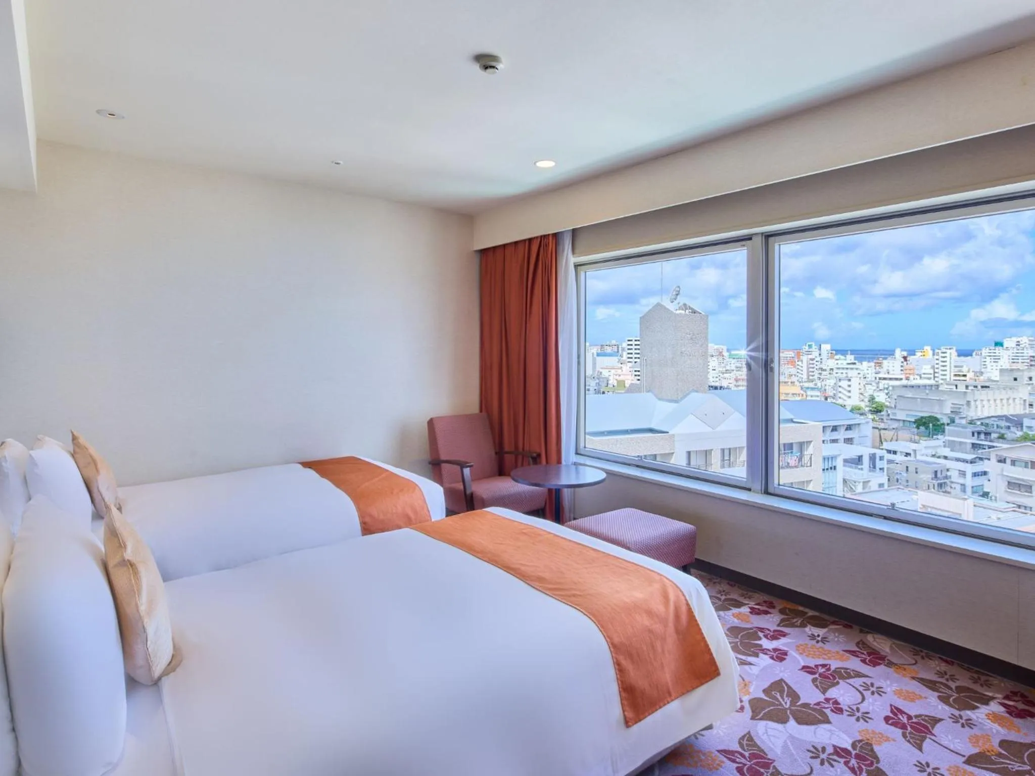 Bed in Okinawa NaHaNa Hotel & Spa