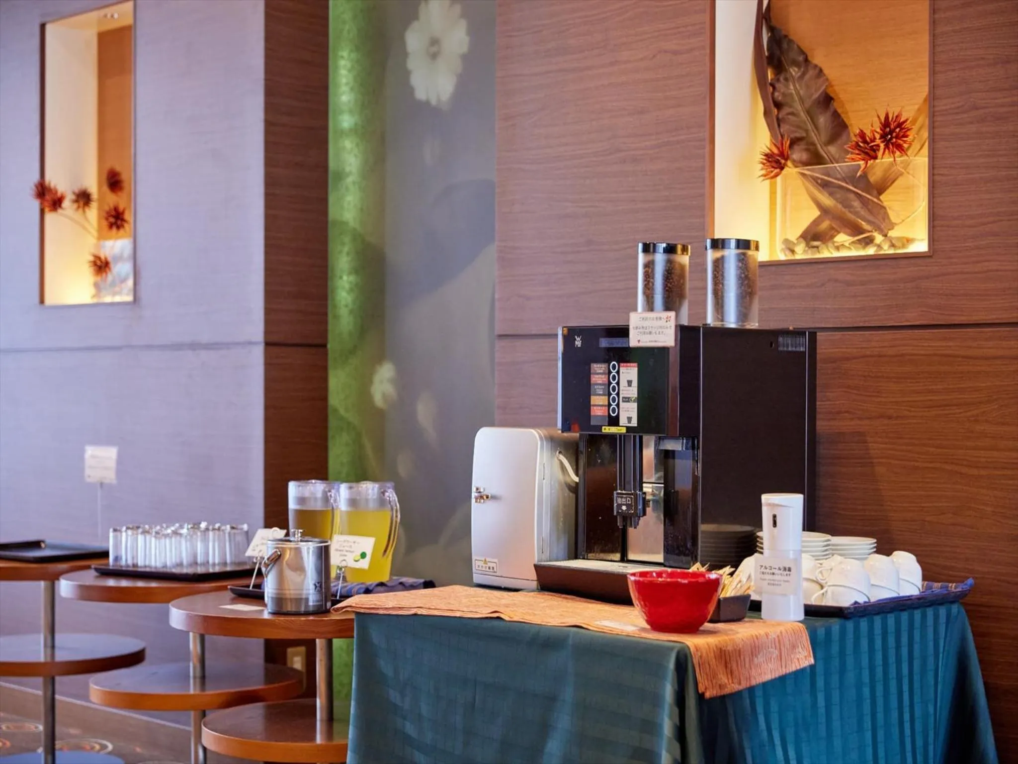 Communal lounge/ TV room in Okinawa NaHaNa Hotel & Spa