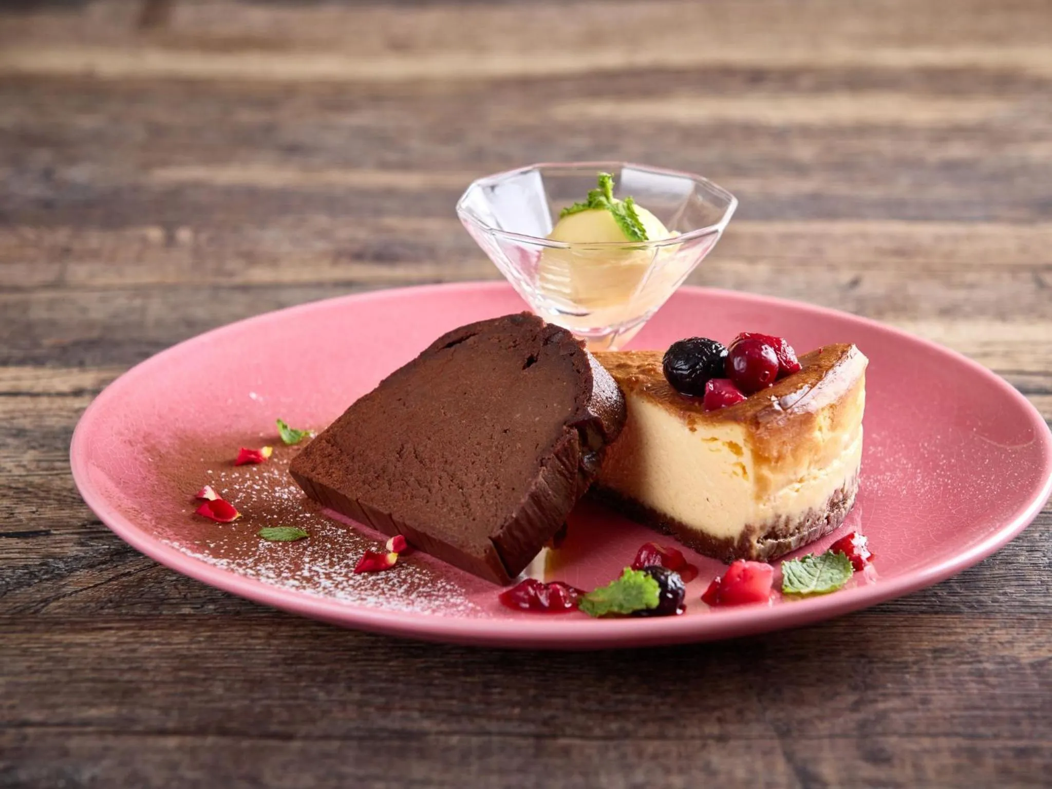 Lounge or bar in Okinawa NaHaNa Hotel & Spa