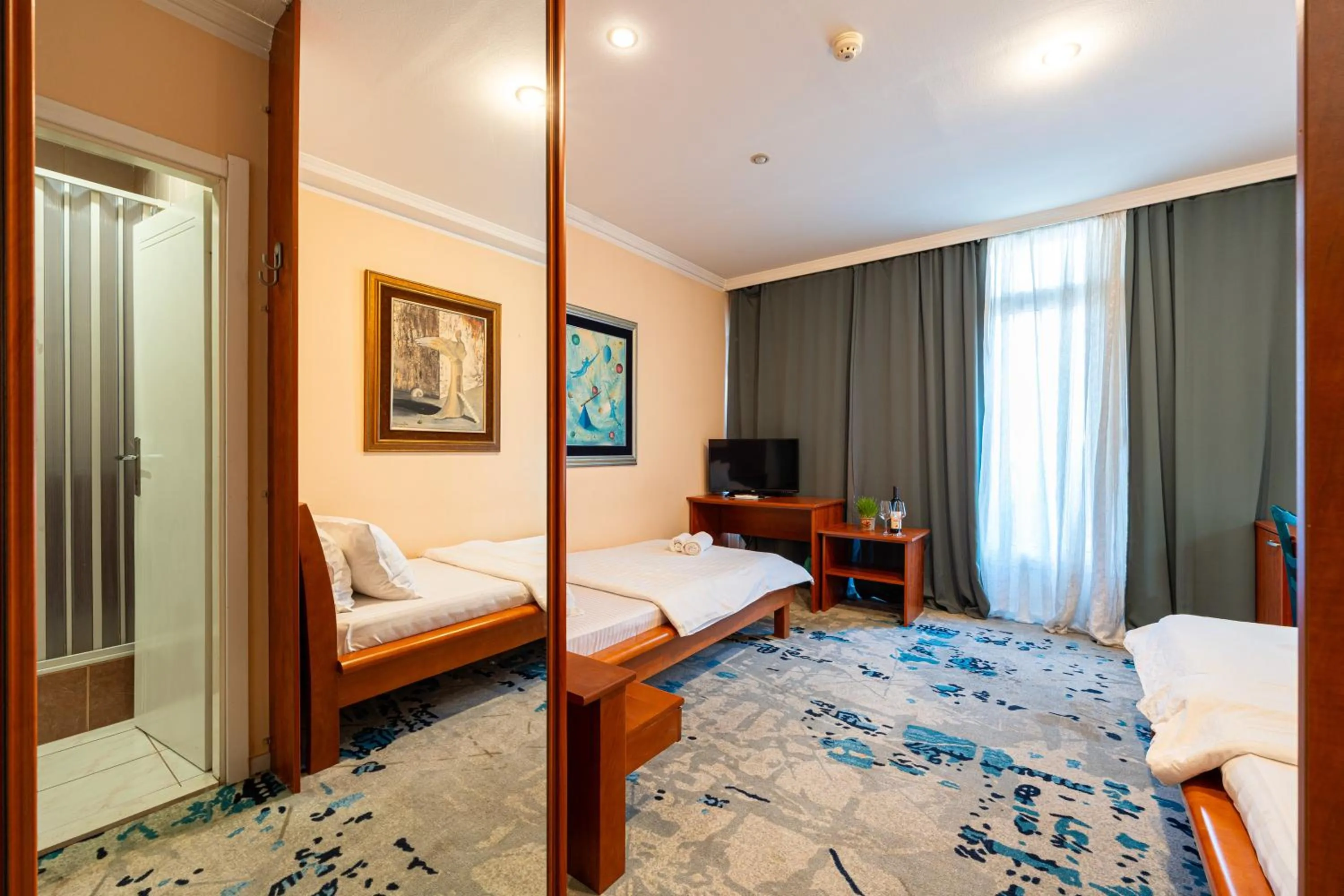 Bed in Hotel Bojatours