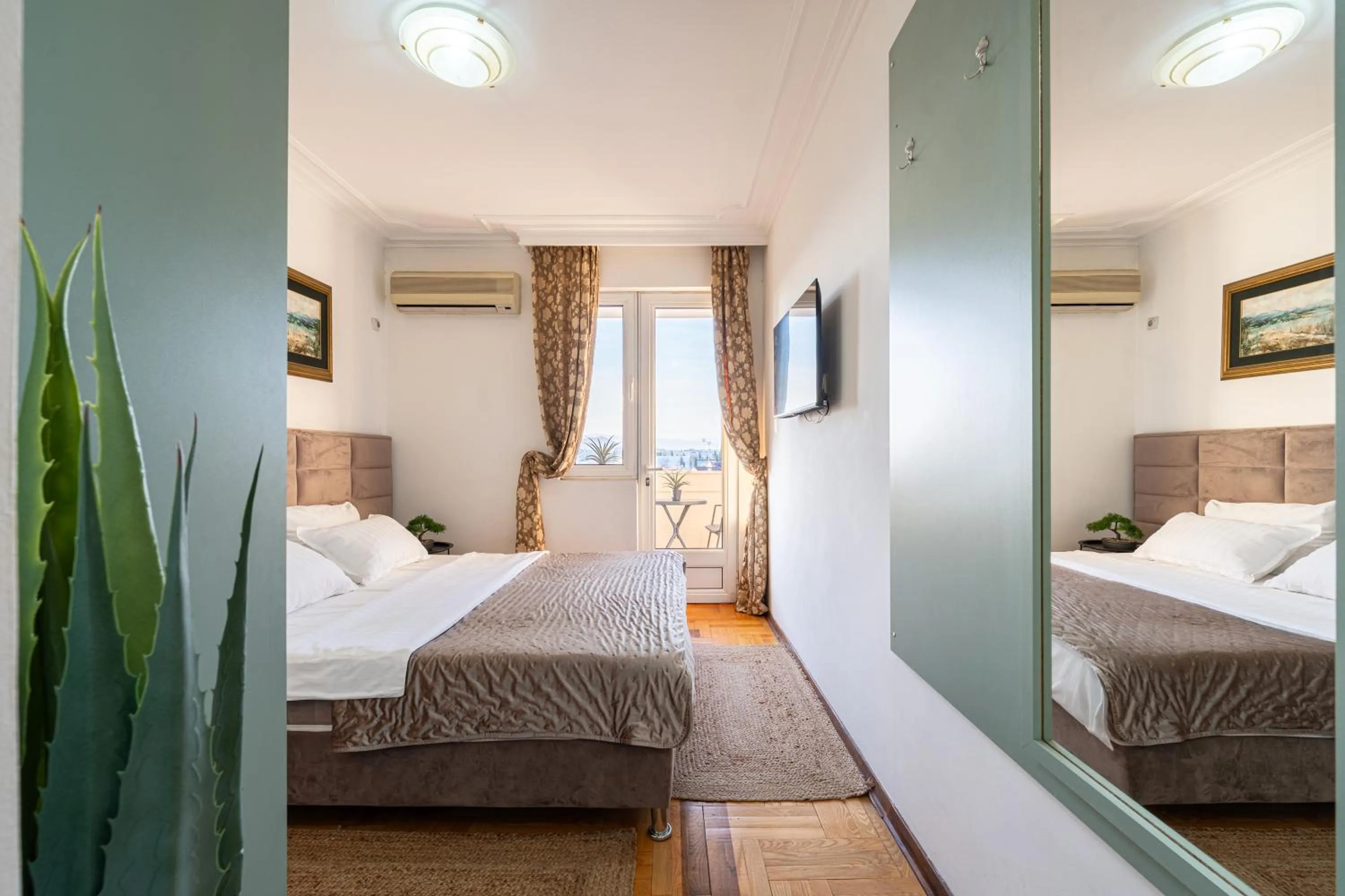 Photo of the whole room, Bed in Hotel Bojatours