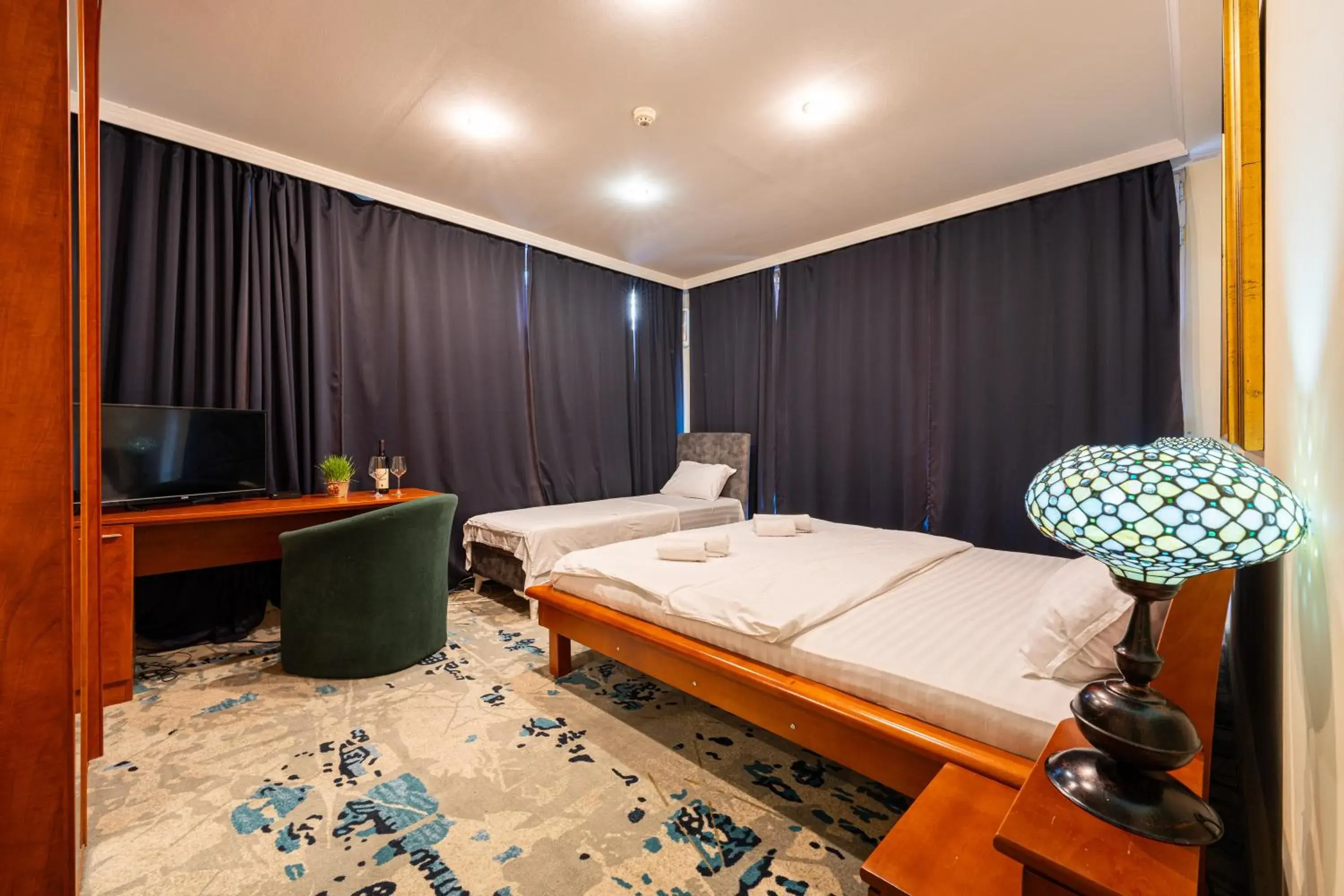 Triple Room with Balcony in Hotel Bojatours Triple Room with Balcony in Hotel Bojatours