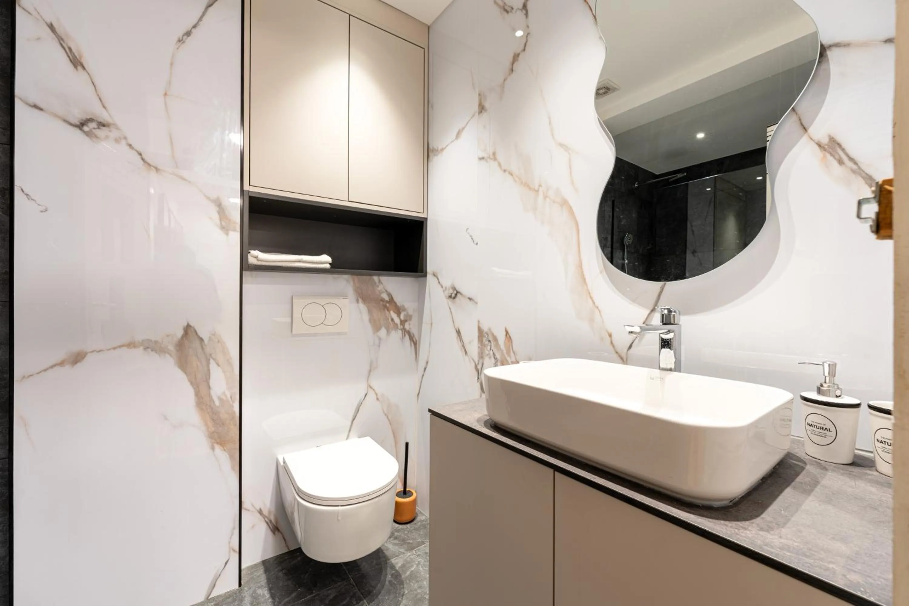 Toilet in Hotel Bojatours