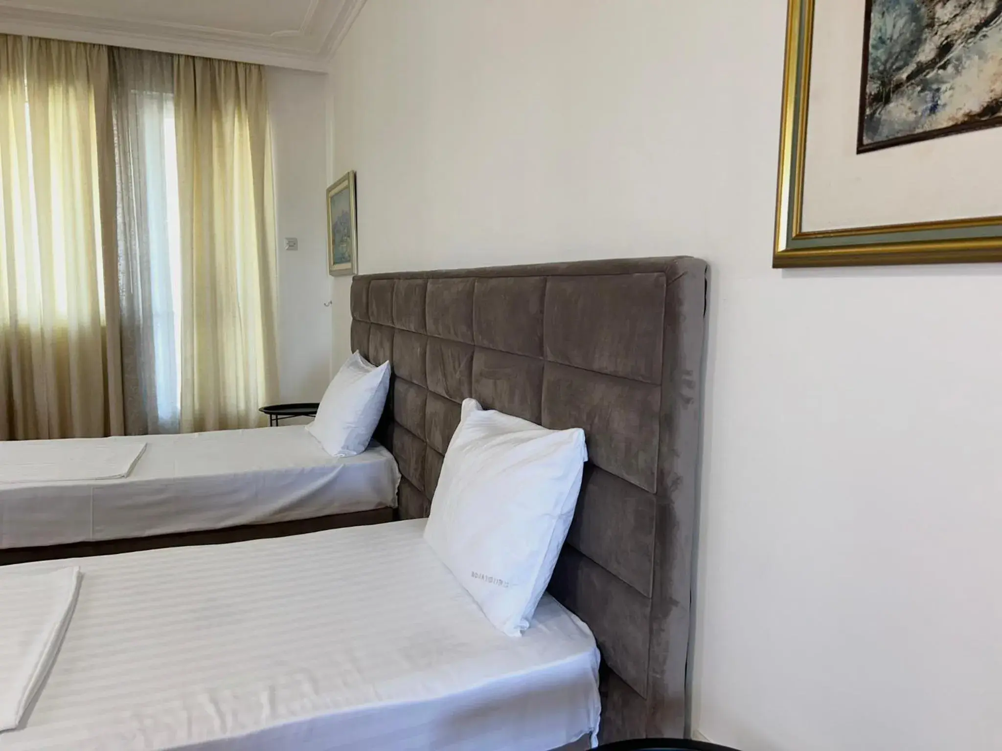 Twin Room in Hotel Bojatours Twin Room in Hotel Bojatours