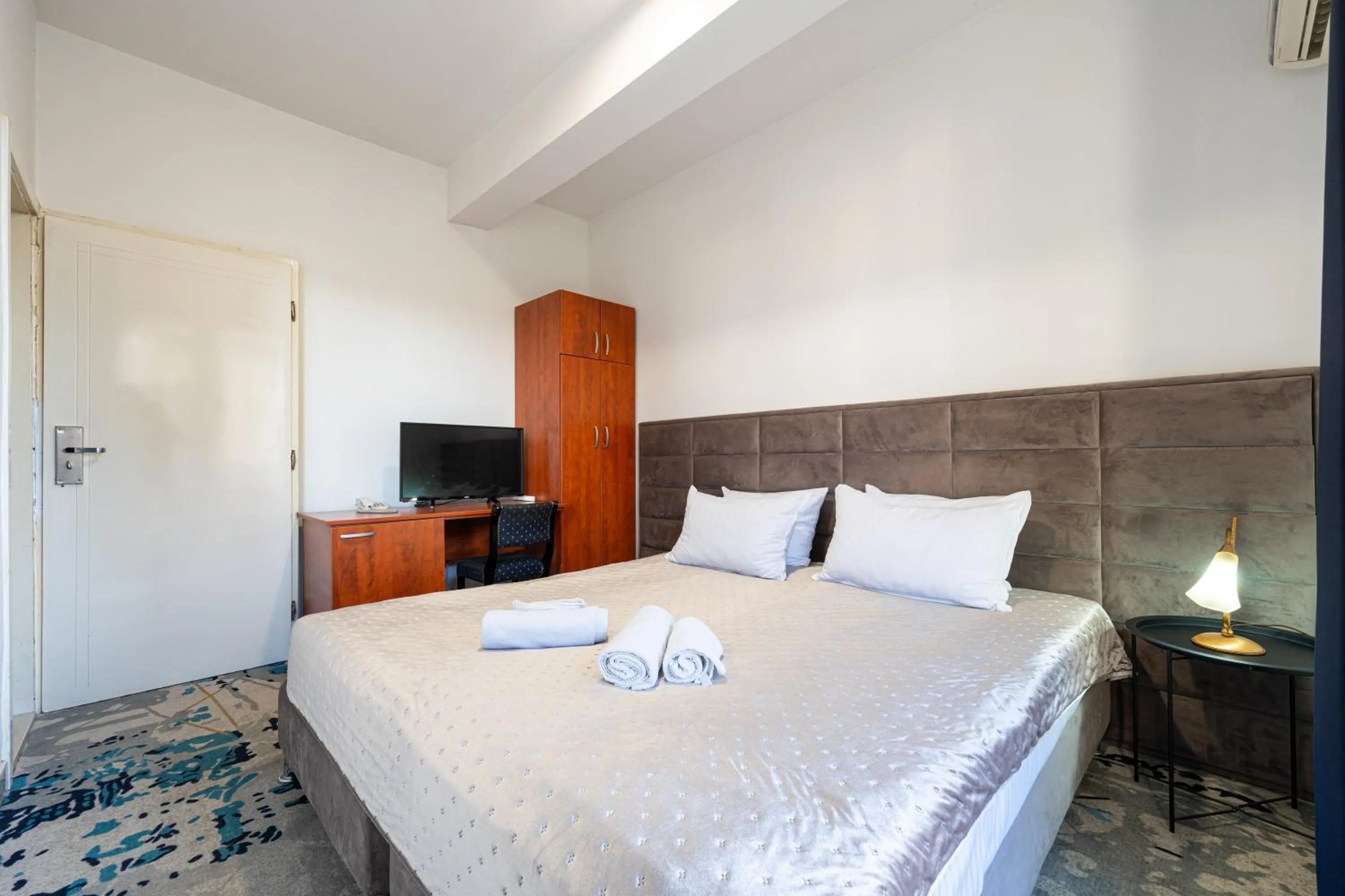 Bed in Hotel Bojatours