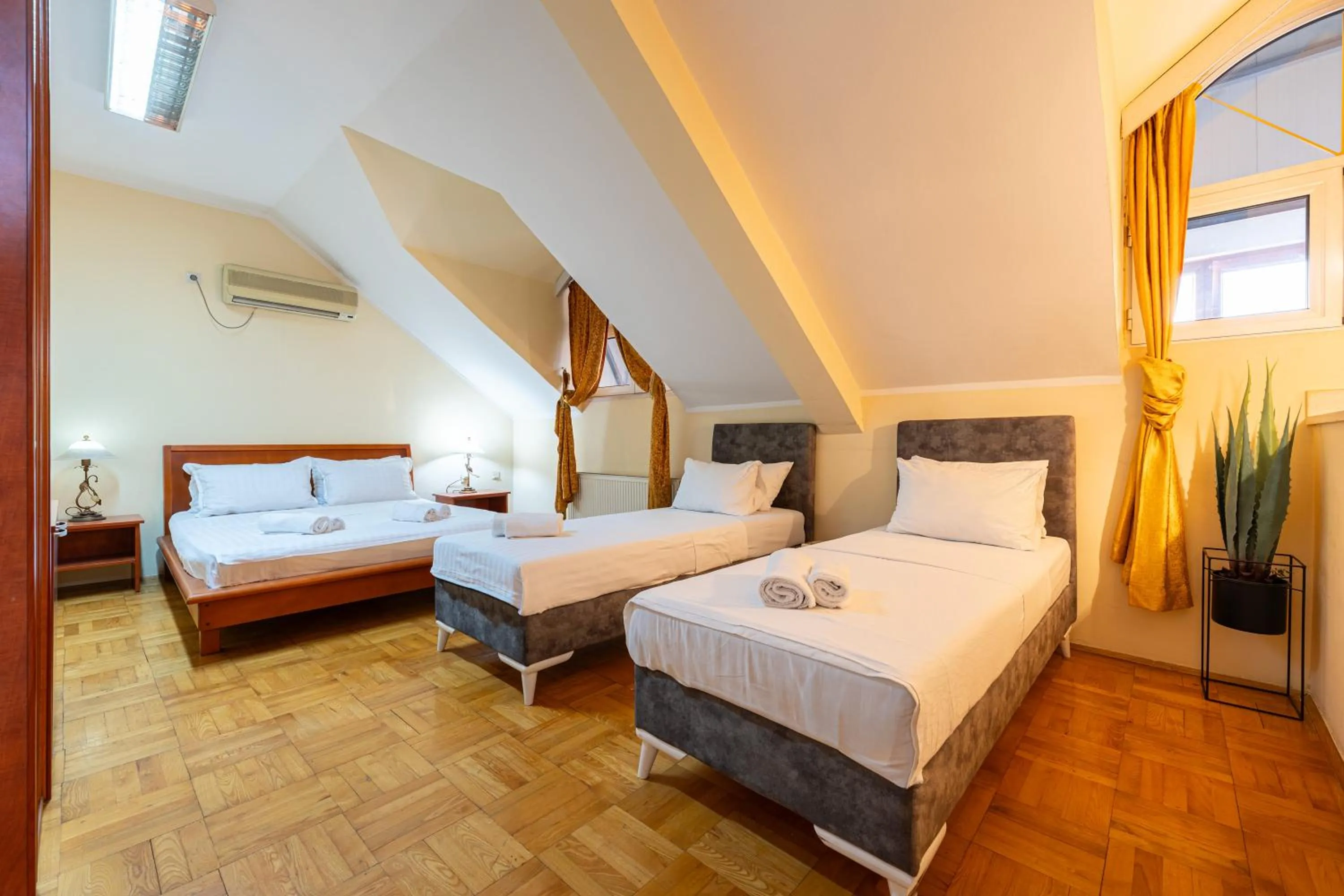 Bed in Hotel Bojatours