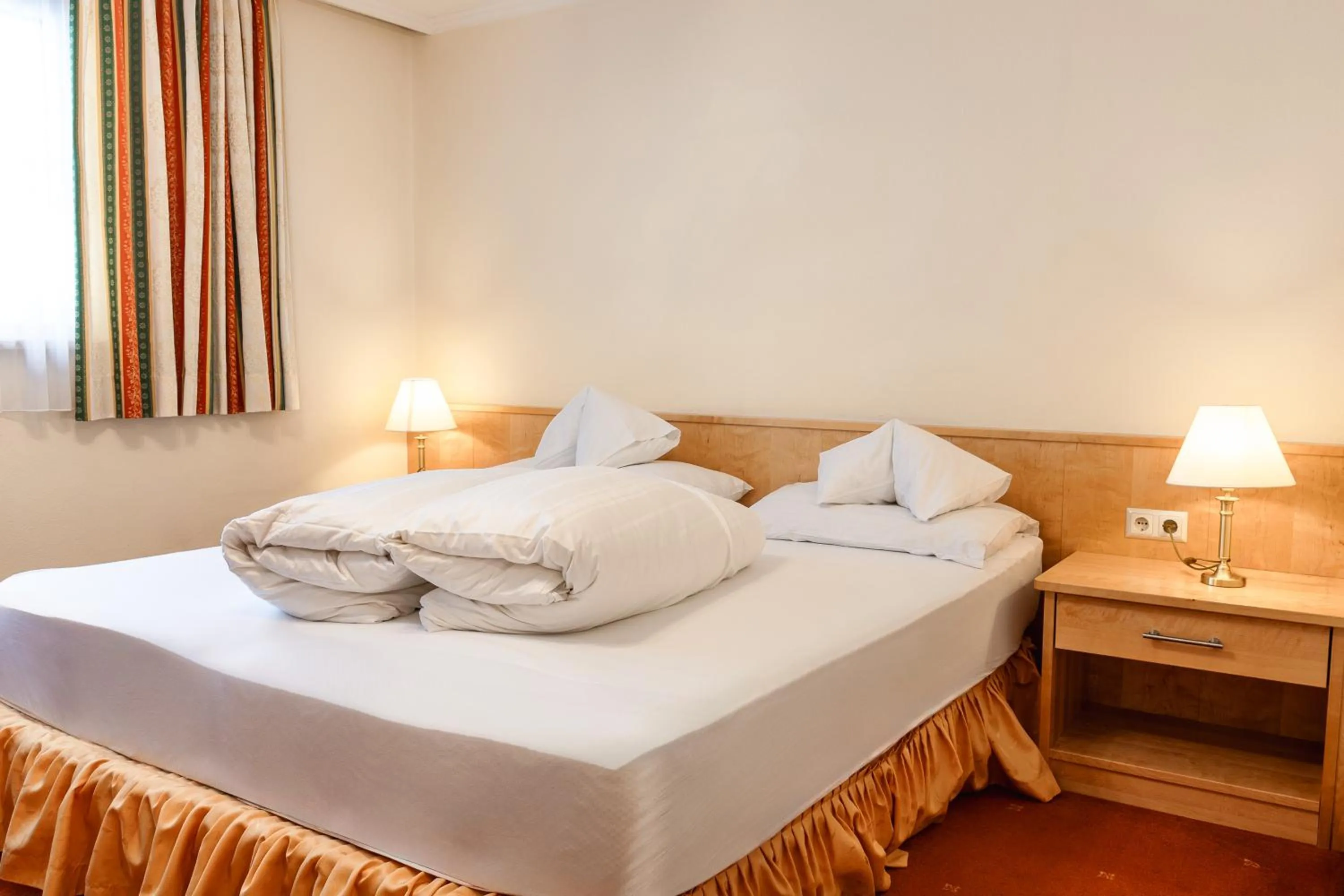 Bedroom, Bed in Schlosshotel Seewirt