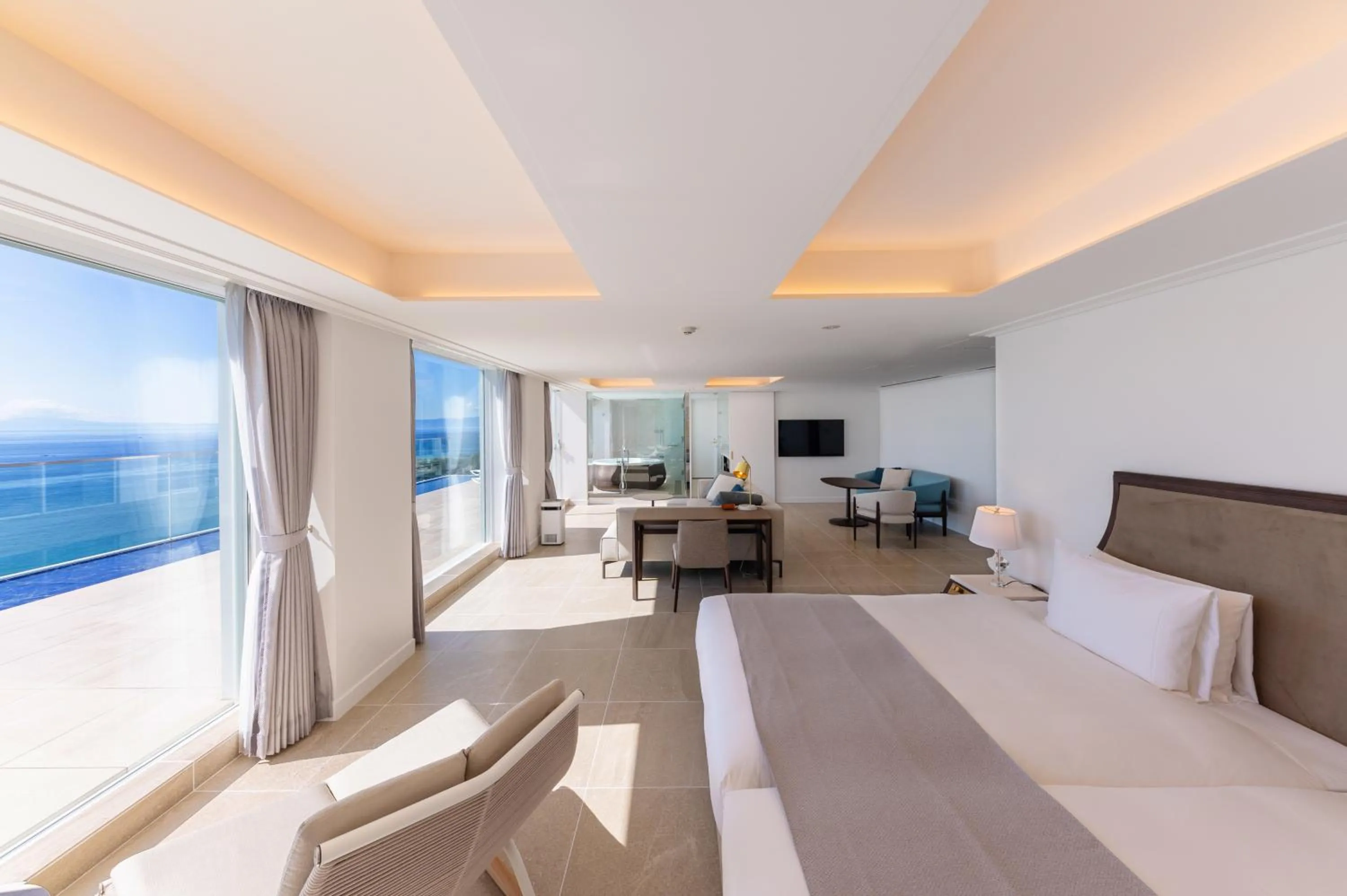 Living room, Bed in Hayama Hotel Otowa No Mori