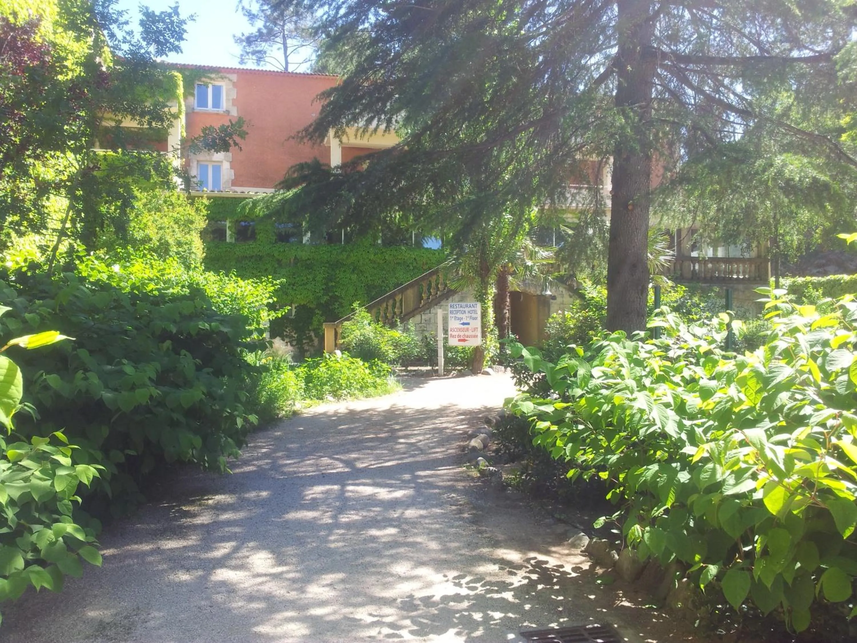 Facade/entrance in Apart'Hôtel Les 4 Sources