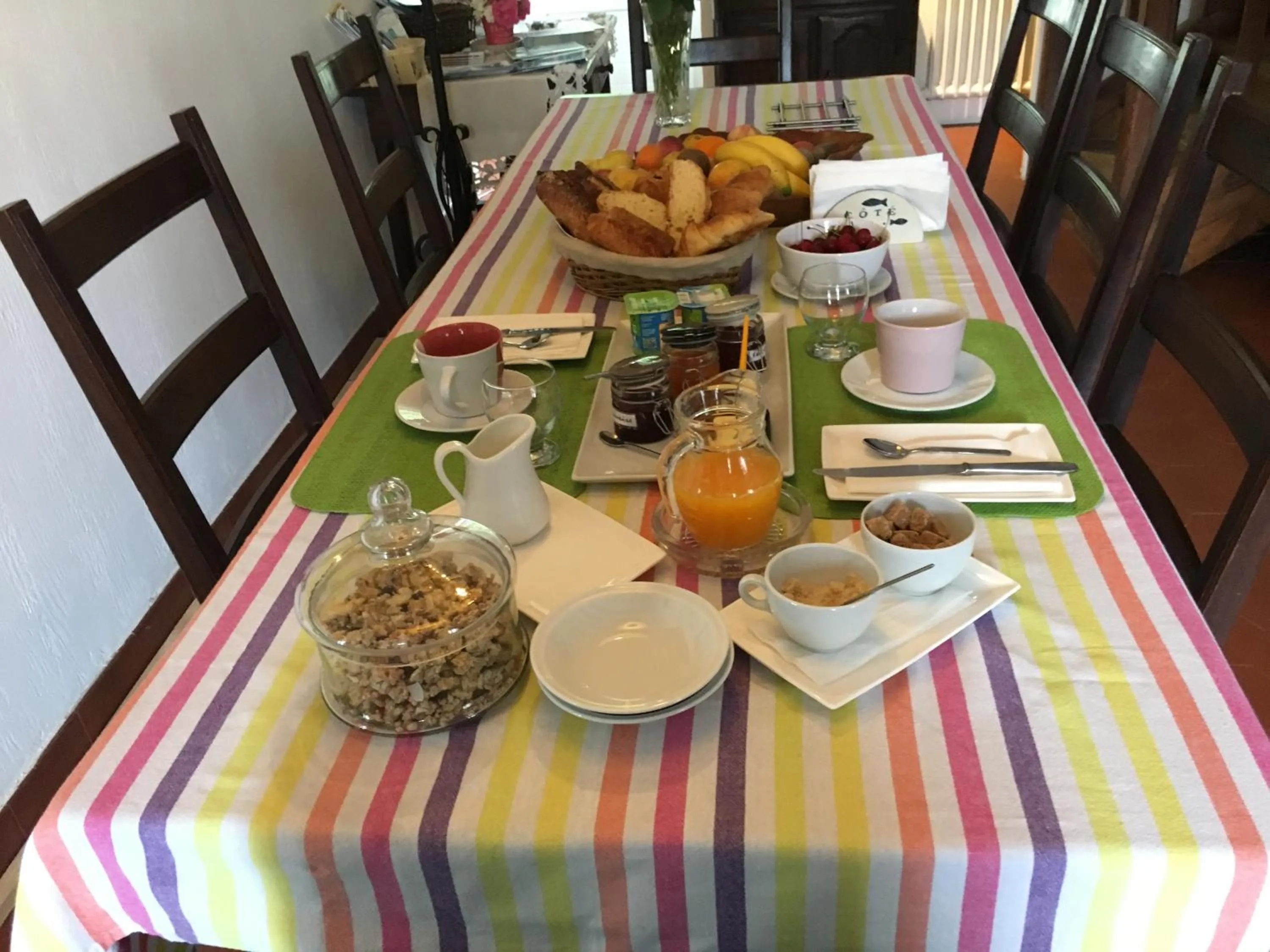 Continental breakfast in Les galets de Cayola