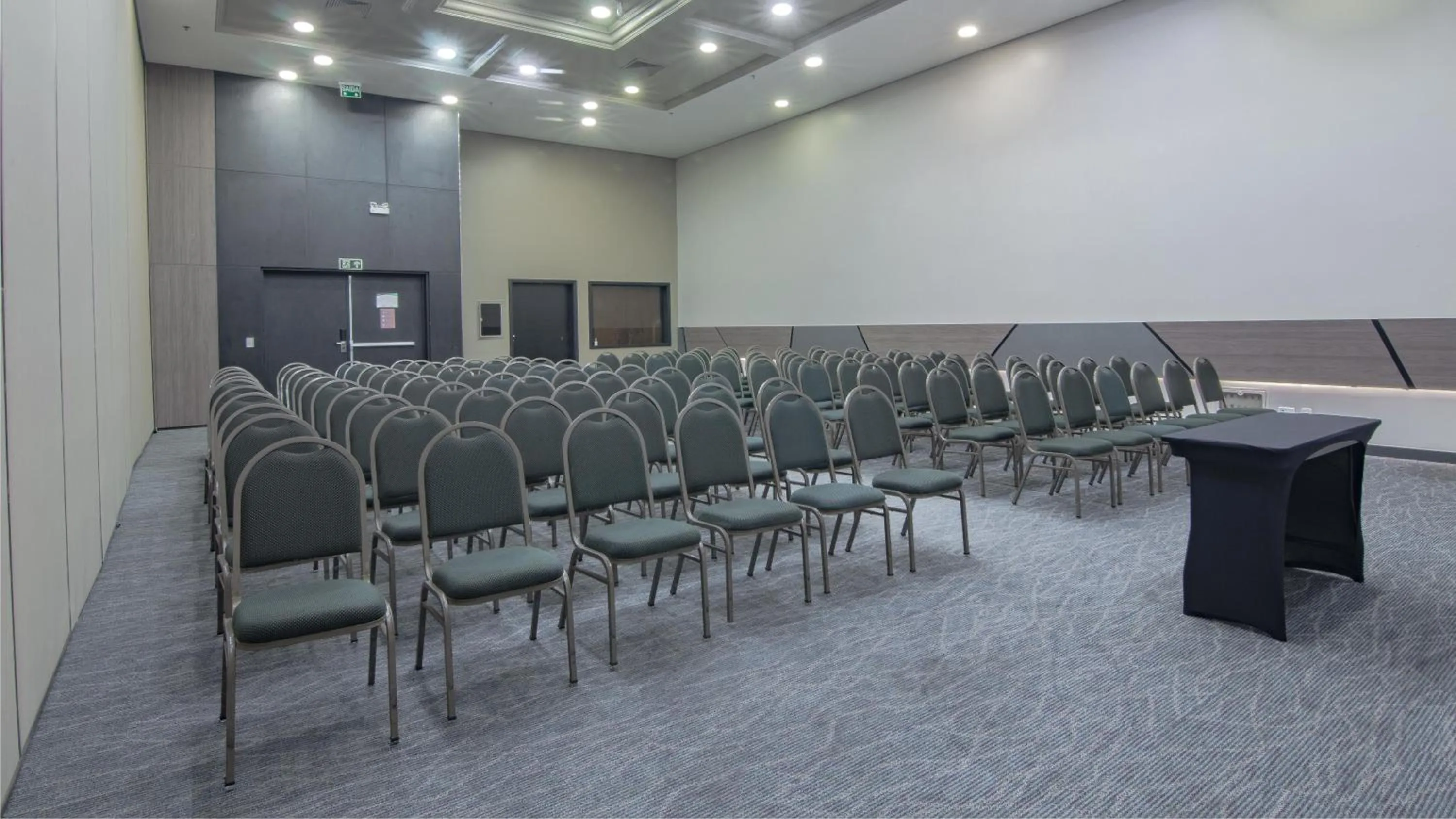Meeting/conference room in Hotel Deville Prime Porto Alegre
