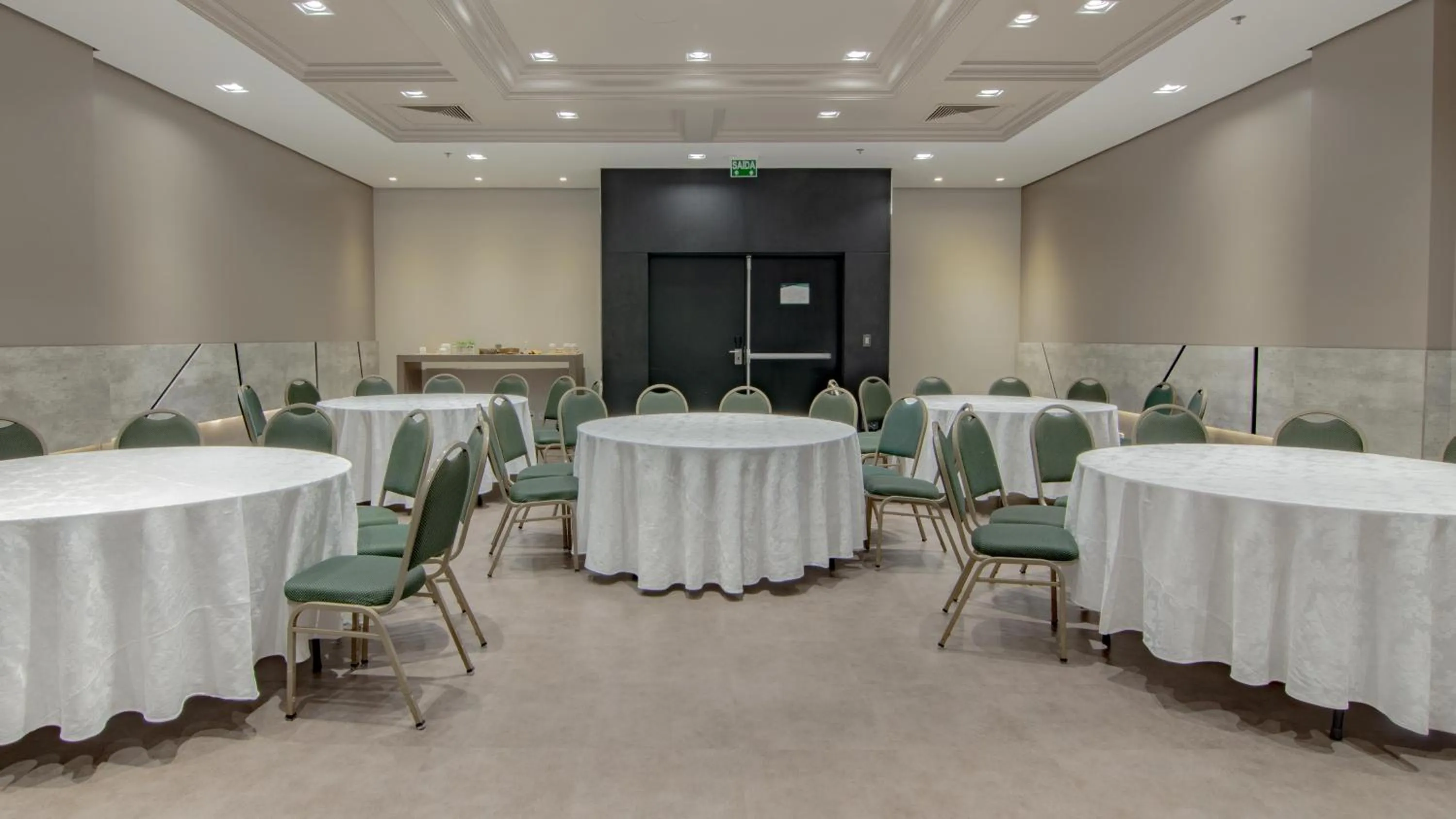 Meeting/conference room in Hotel Deville Prime Porto Alegre