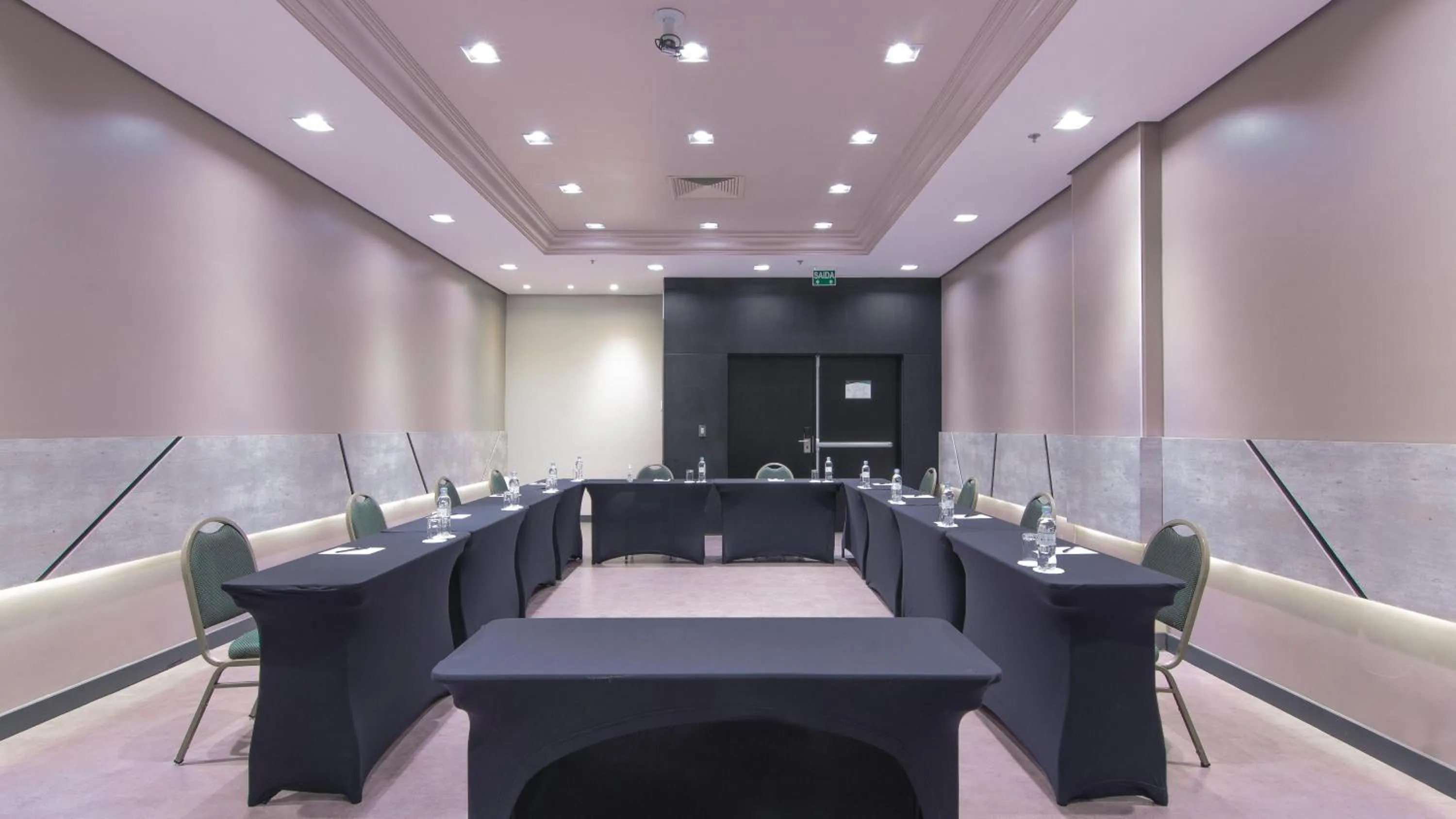 Meeting/conference room in Hotel Deville Prime Porto Alegre