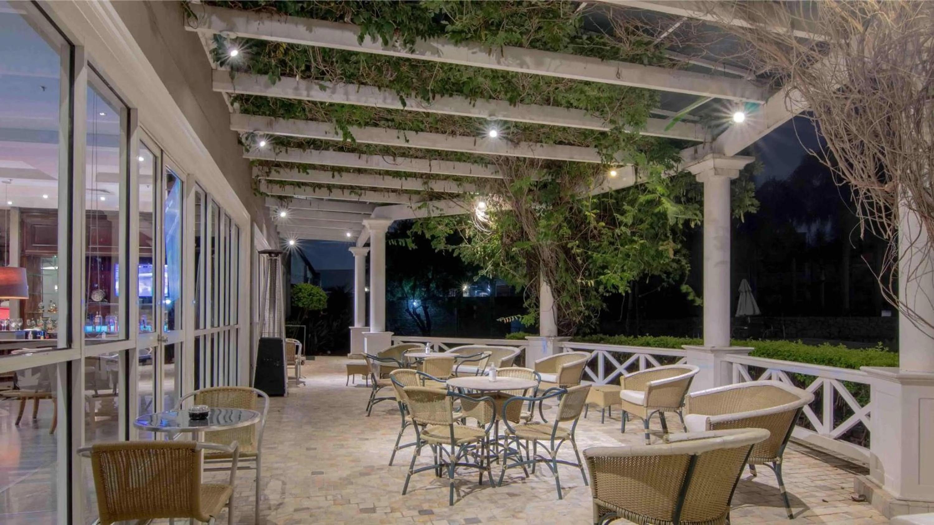 Lounge or bar in Hotel Deville Prime Porto Alegre