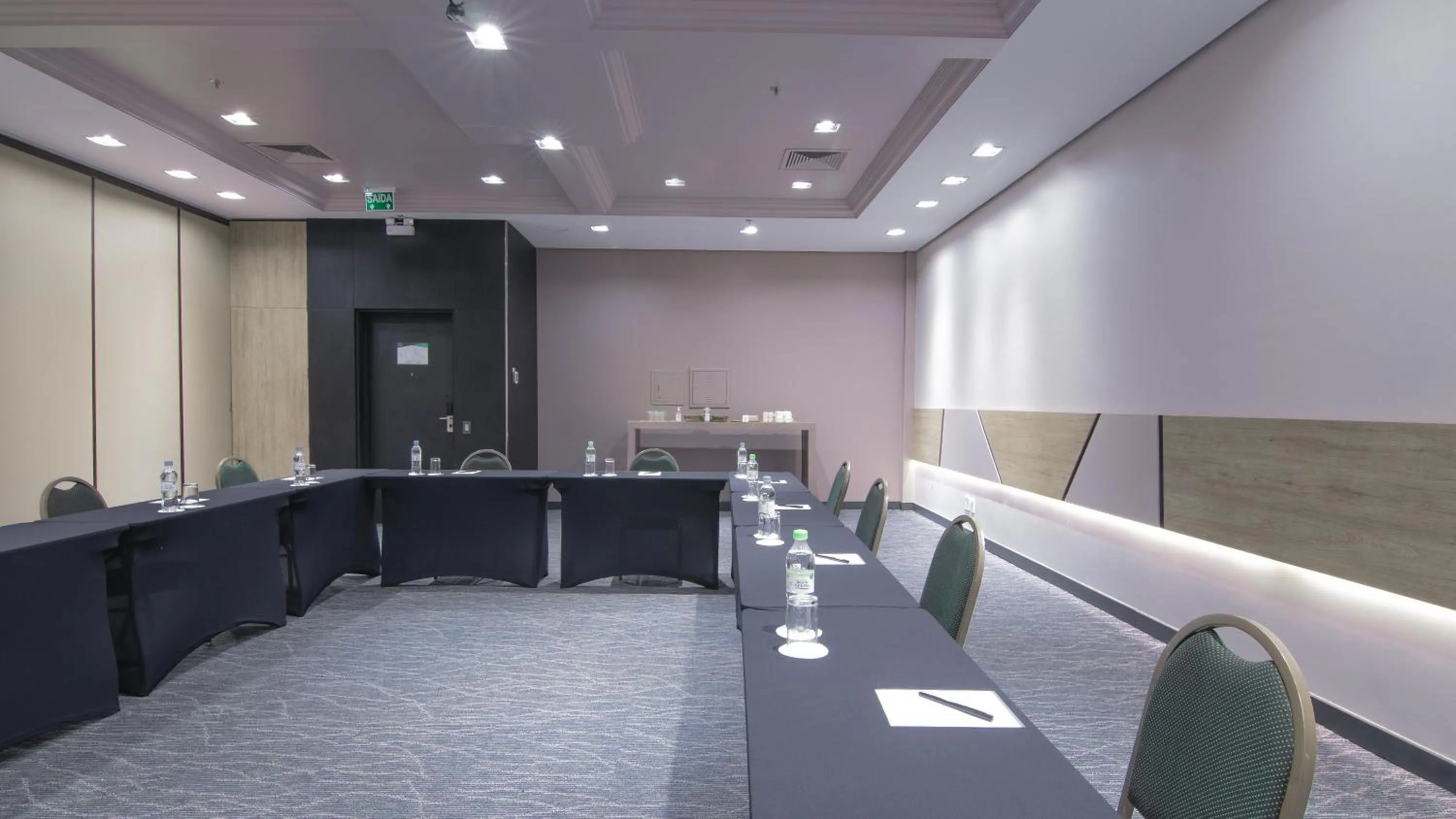 Meeting/conference room in Hotel Deville Prime Porto Alegre