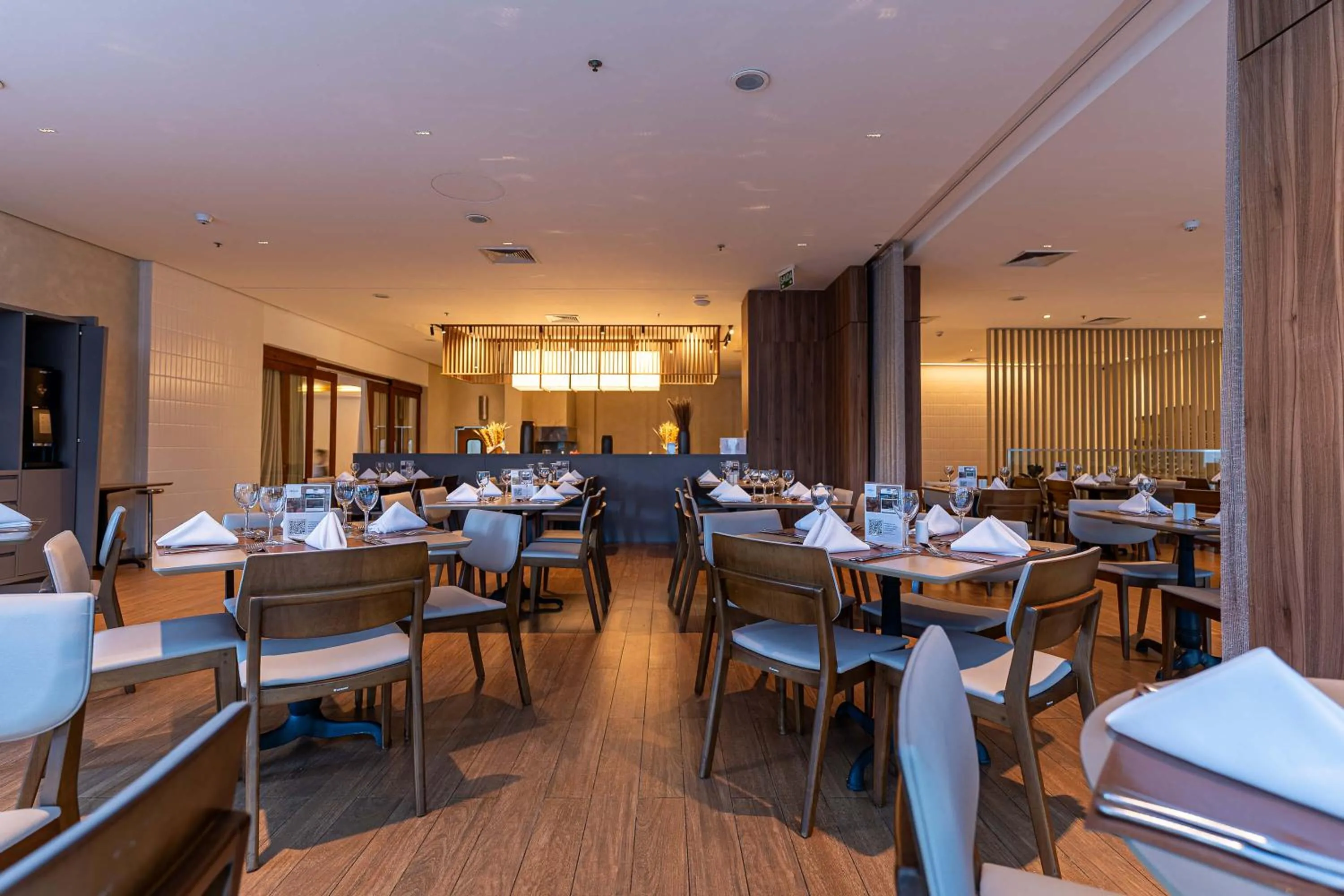 Restaurant/places to eat in Hotel Deville Prime Porto Alegre