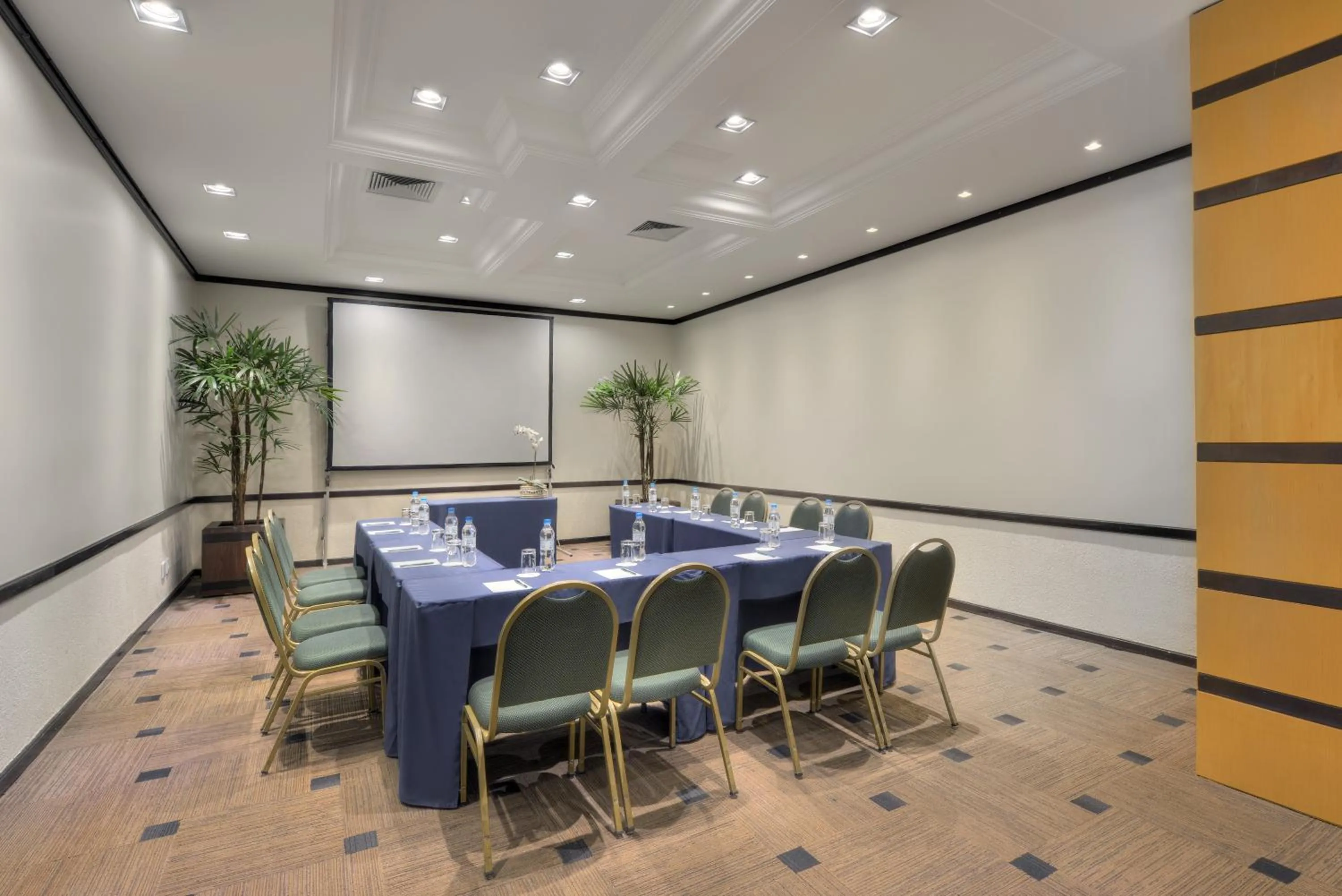 Meeting/conference room in Hotel Deville Prime Porto Alegre