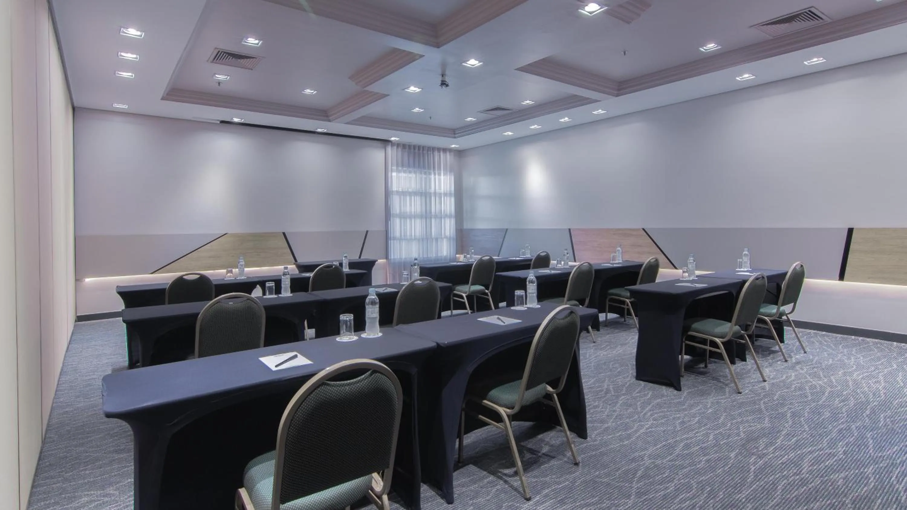 Meeting/conference room in Hotel Deville Prime Porto Alegre
