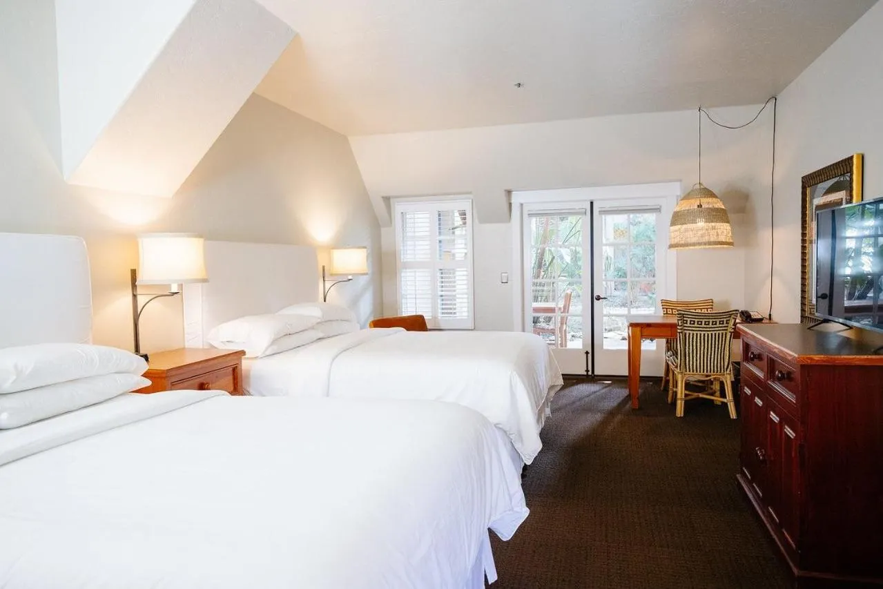 Bed in Appellation Lodi - Wine & Roses Resort and Spa