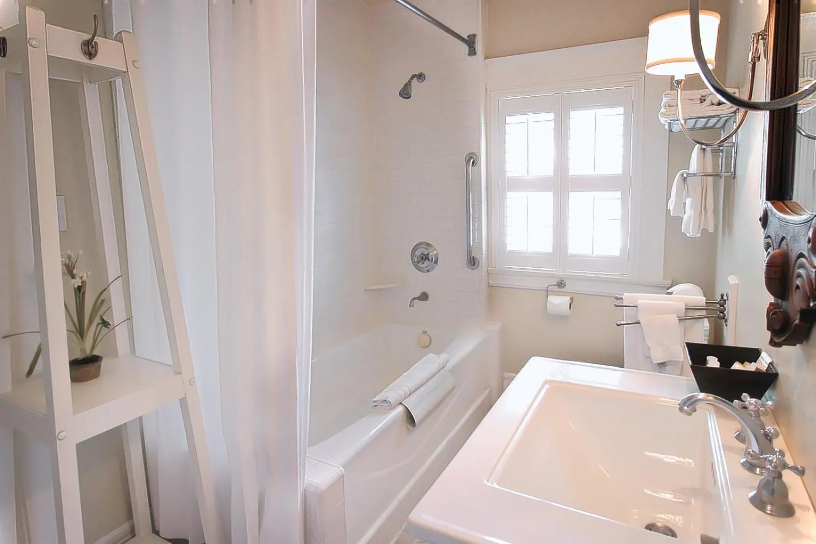 Shower in Appellation Lodi - Wine & Roses Resort and Spa