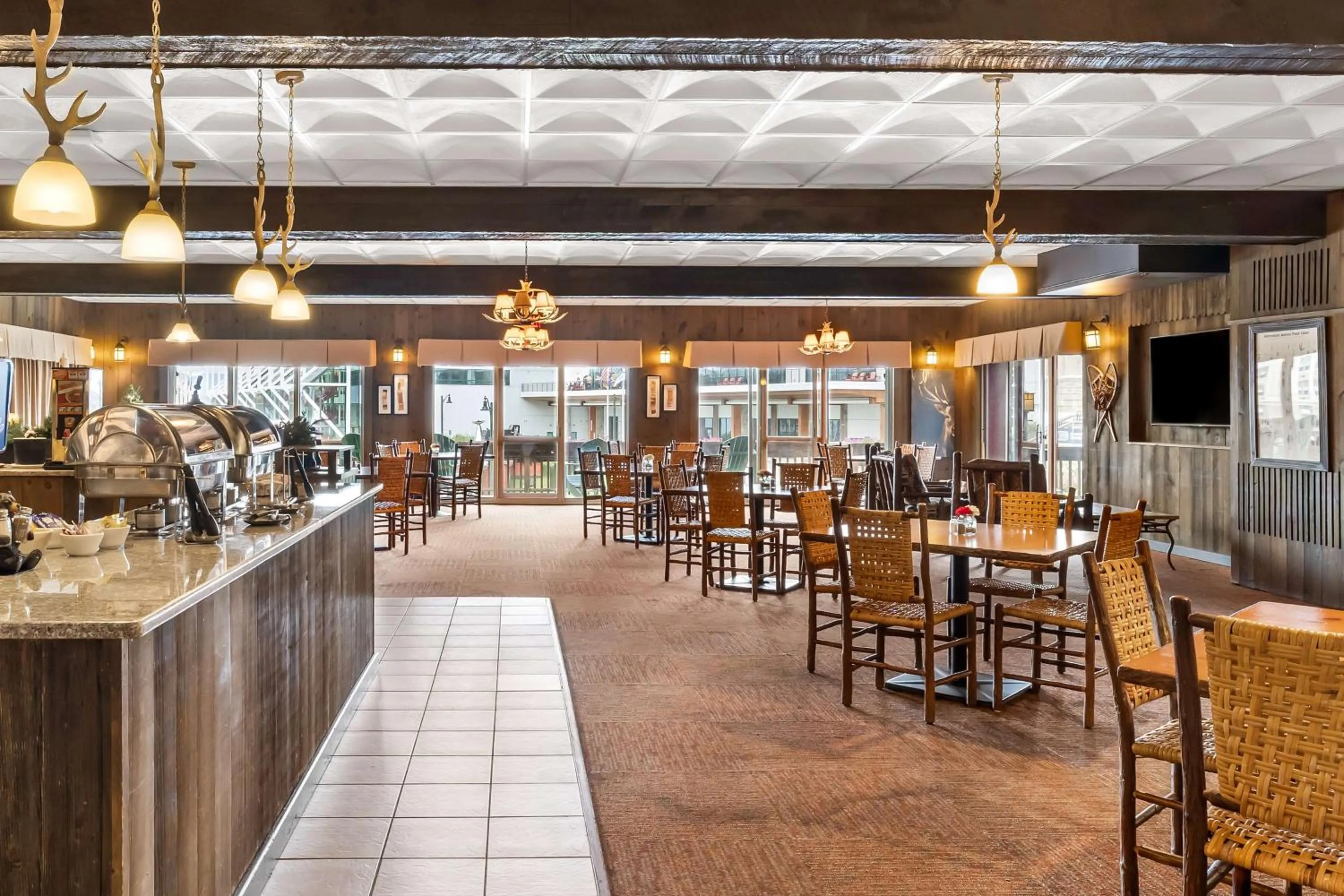 Lounge or bar in Best Western Adirondack Inn