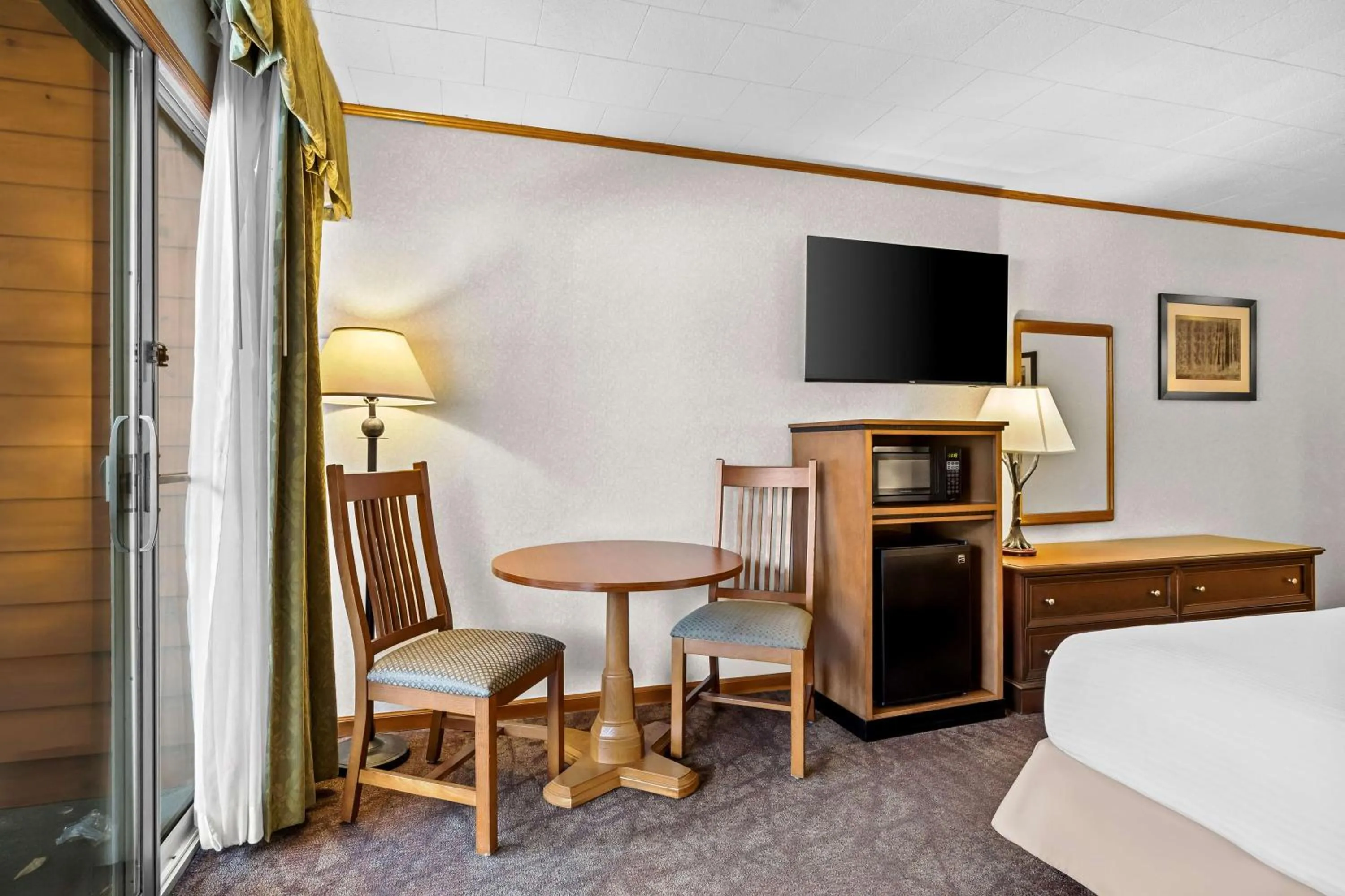 Bedroom, Bed in Best Western Adirondack Inn