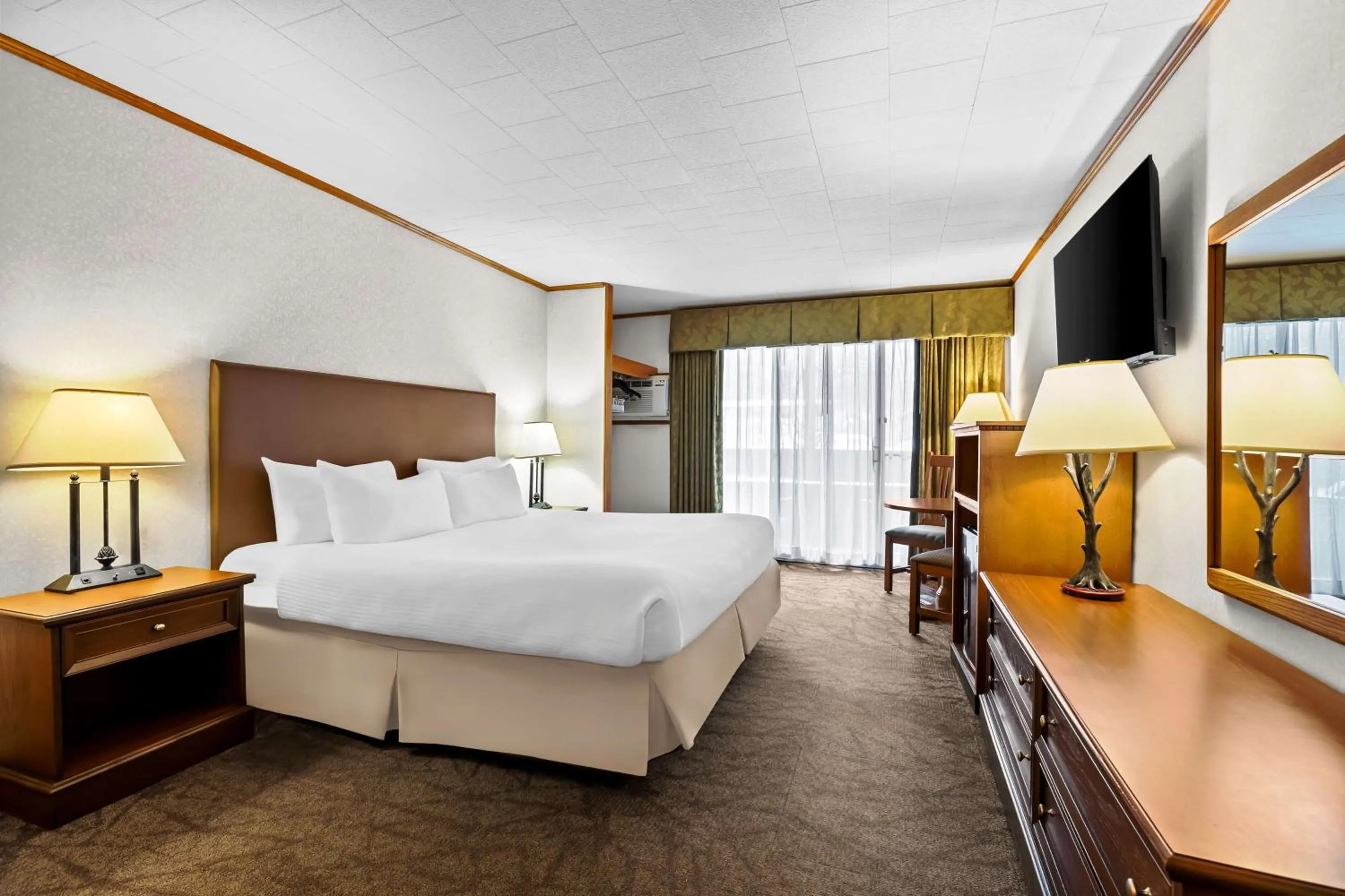 Bedroom, Bed in Best Western Adirondack Inn