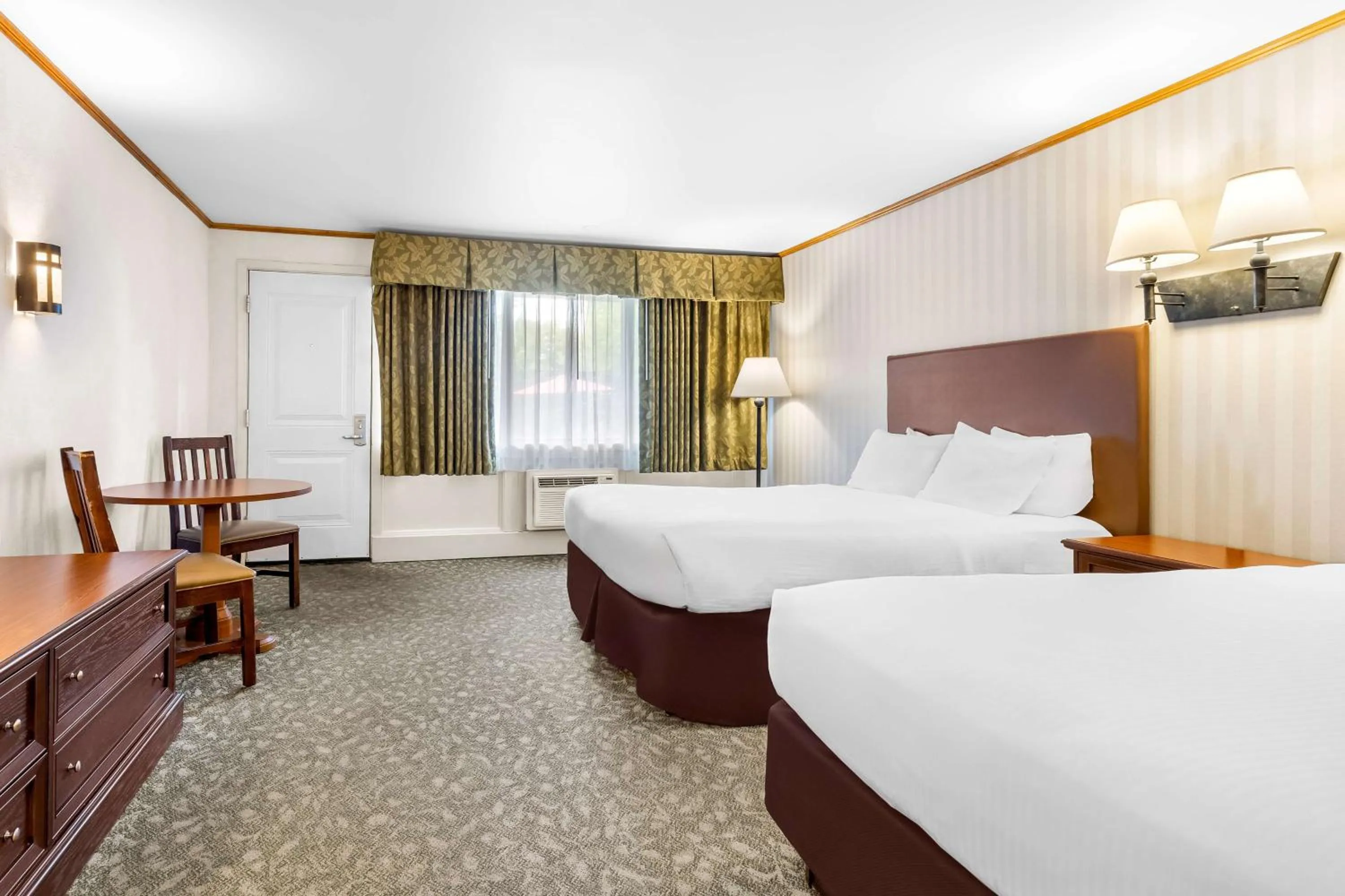 Bedroom, Bed in Best Western Adirondack Inn