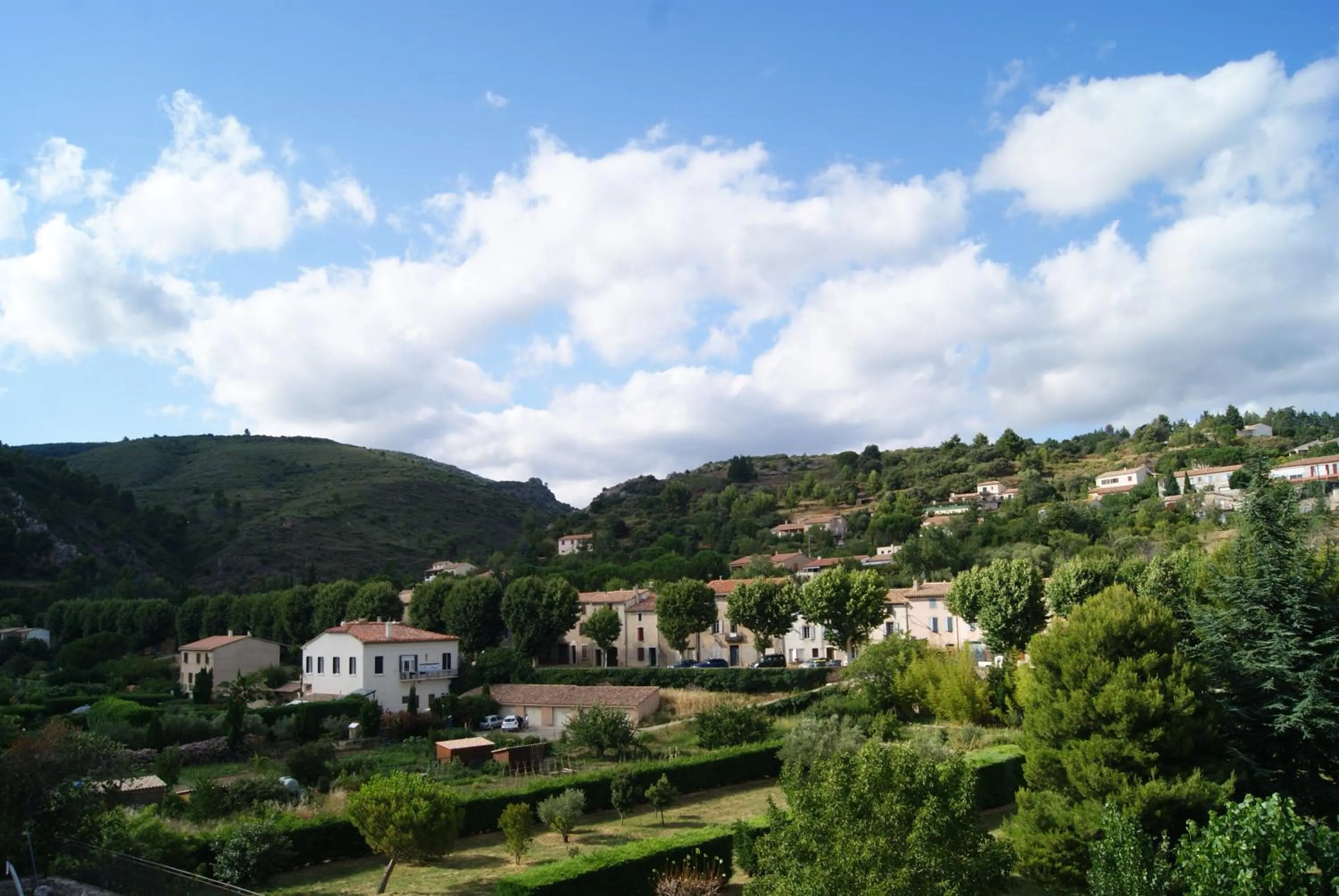 Mountain view in Contact Hôtel Le Minervois - Hôtel & Restaurant Au nord de Carcassonne