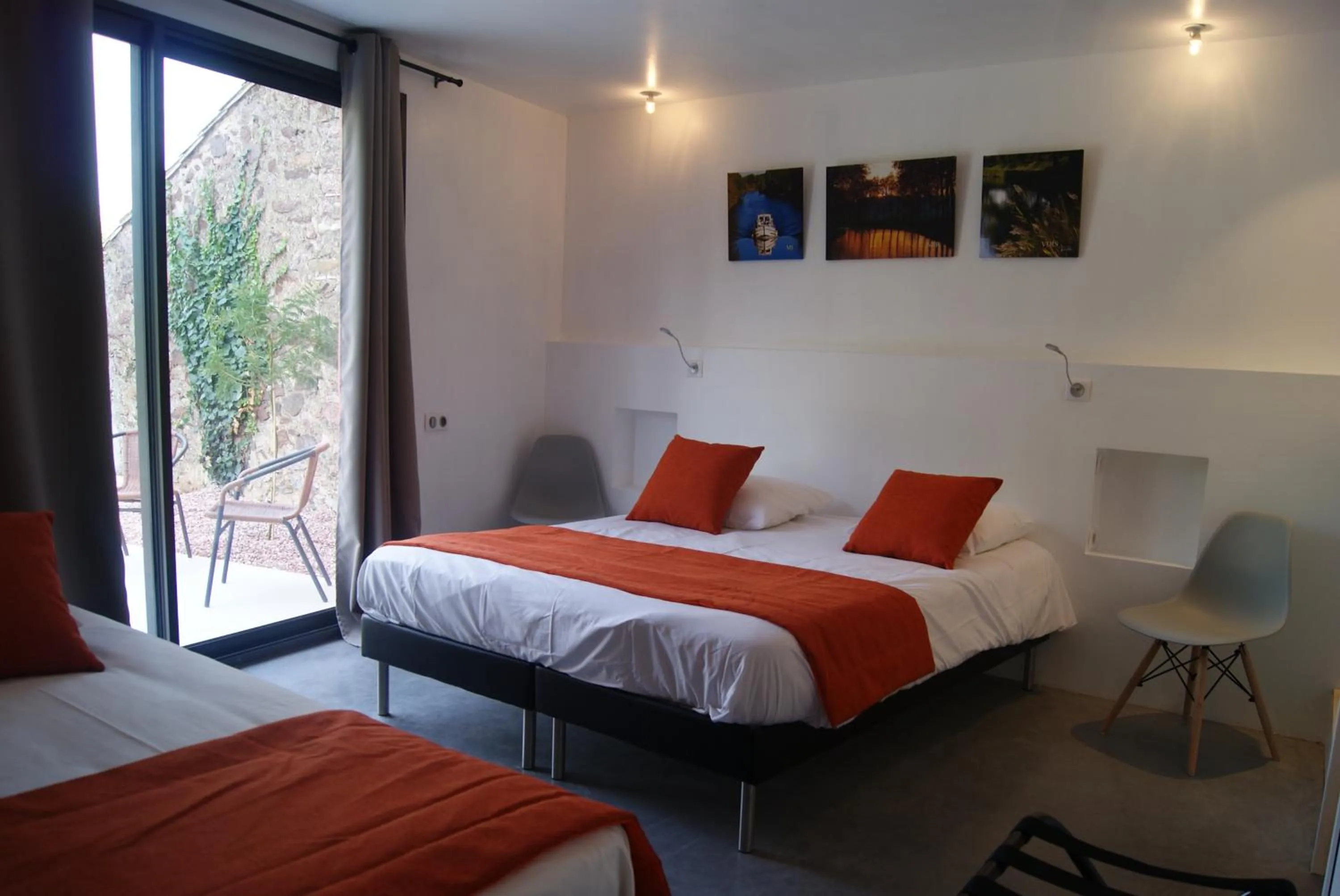 Photo of the whole room, Bed in Contact Hôtel Le Minervois - Hôtel & Restaurant Au nord de Carcassonne