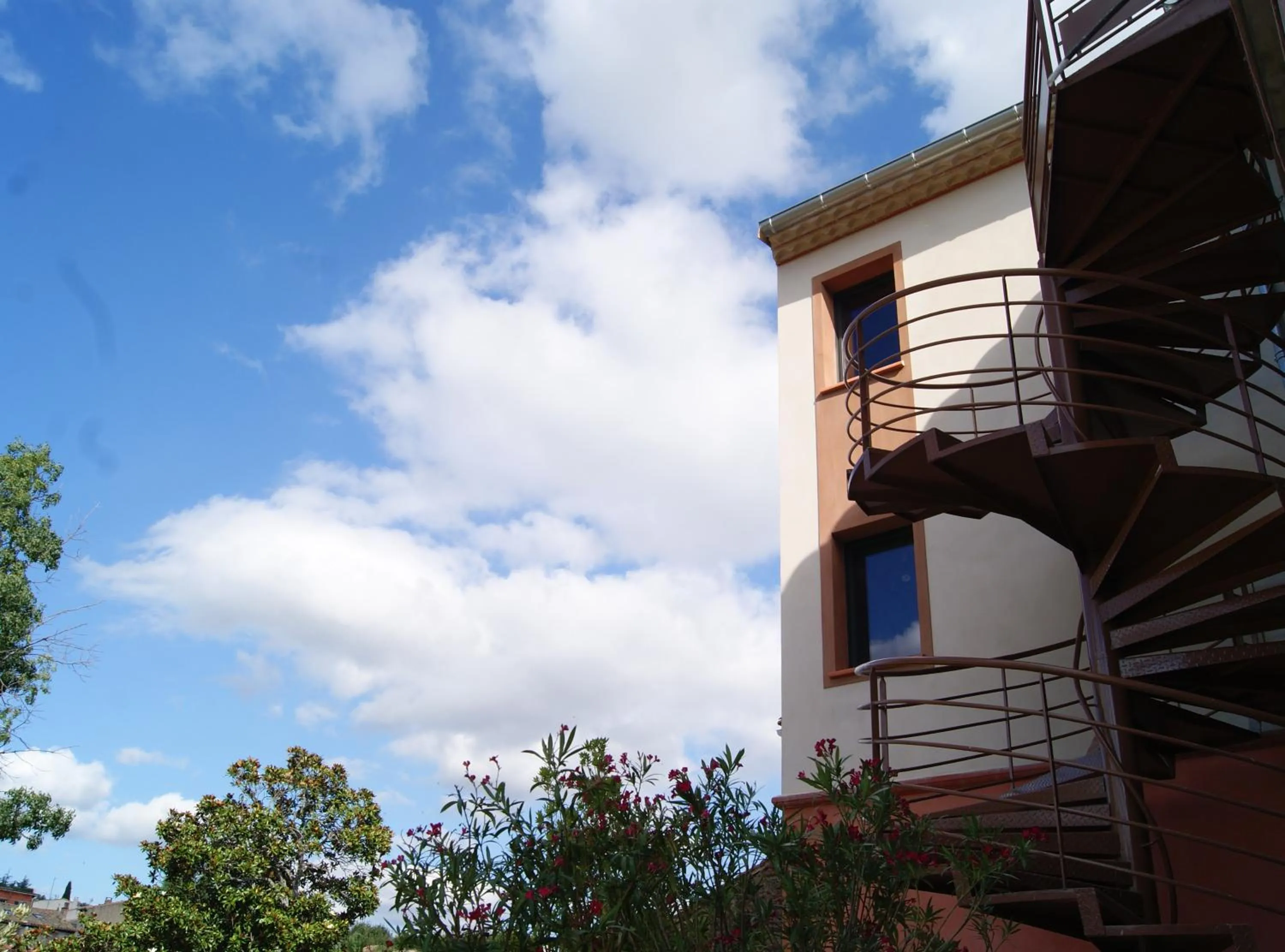 Facade/entrance in Contact Hôtel Le Minervois - Hôtel & Restaurant Au nord de Carcassonne