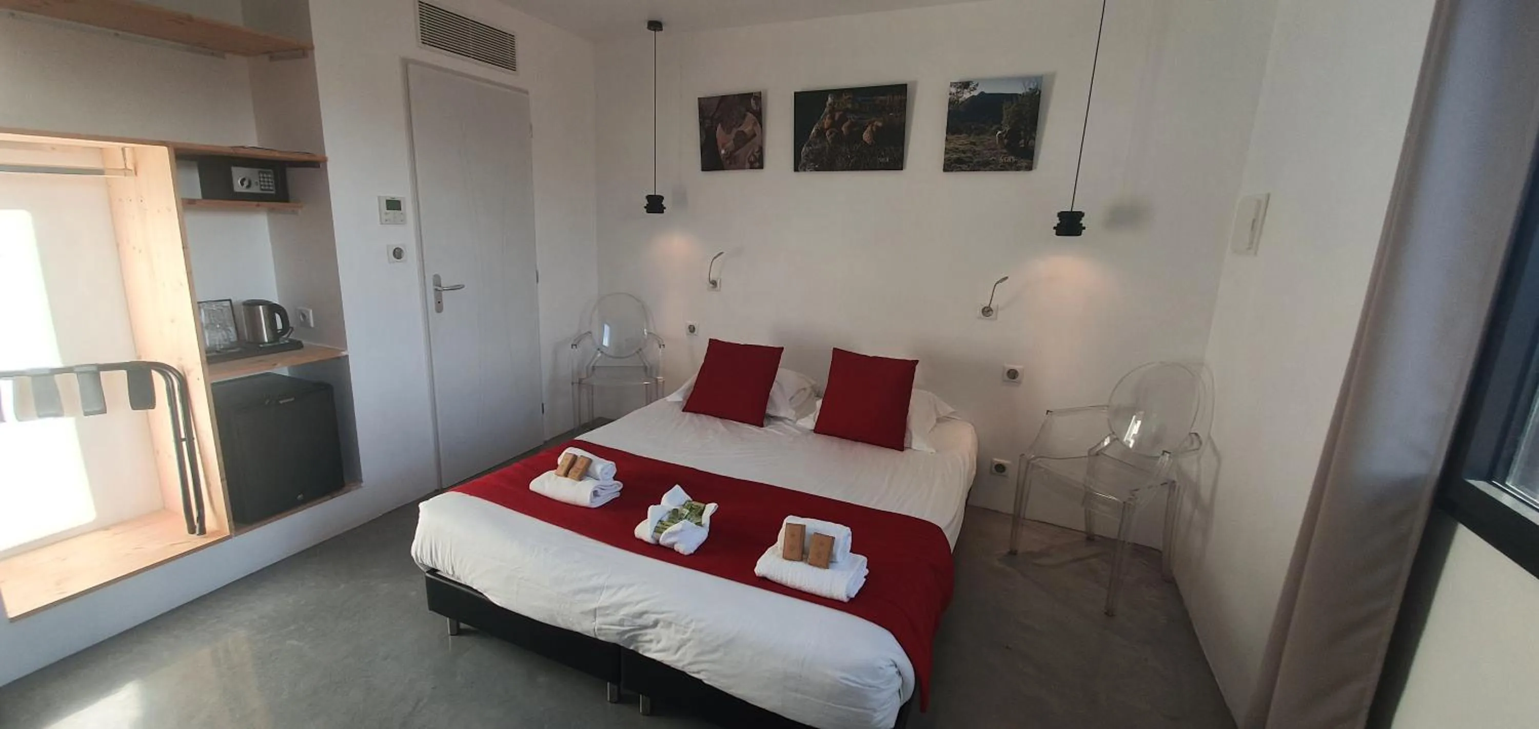 Bed in Contact Hôtel Le Minervois - Hôtel & Restaurant Au nord de Carcassonne